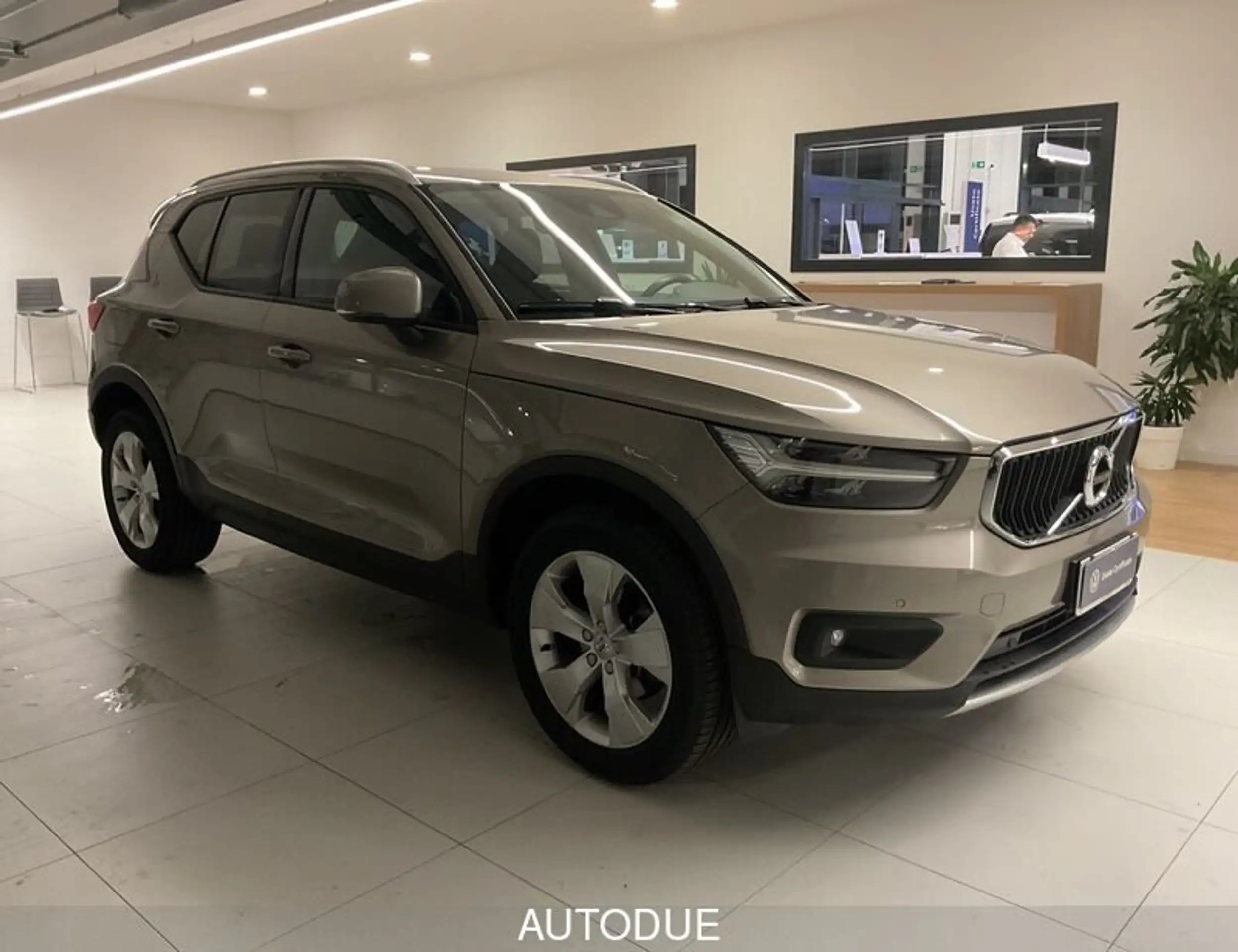 Volvo - XC40