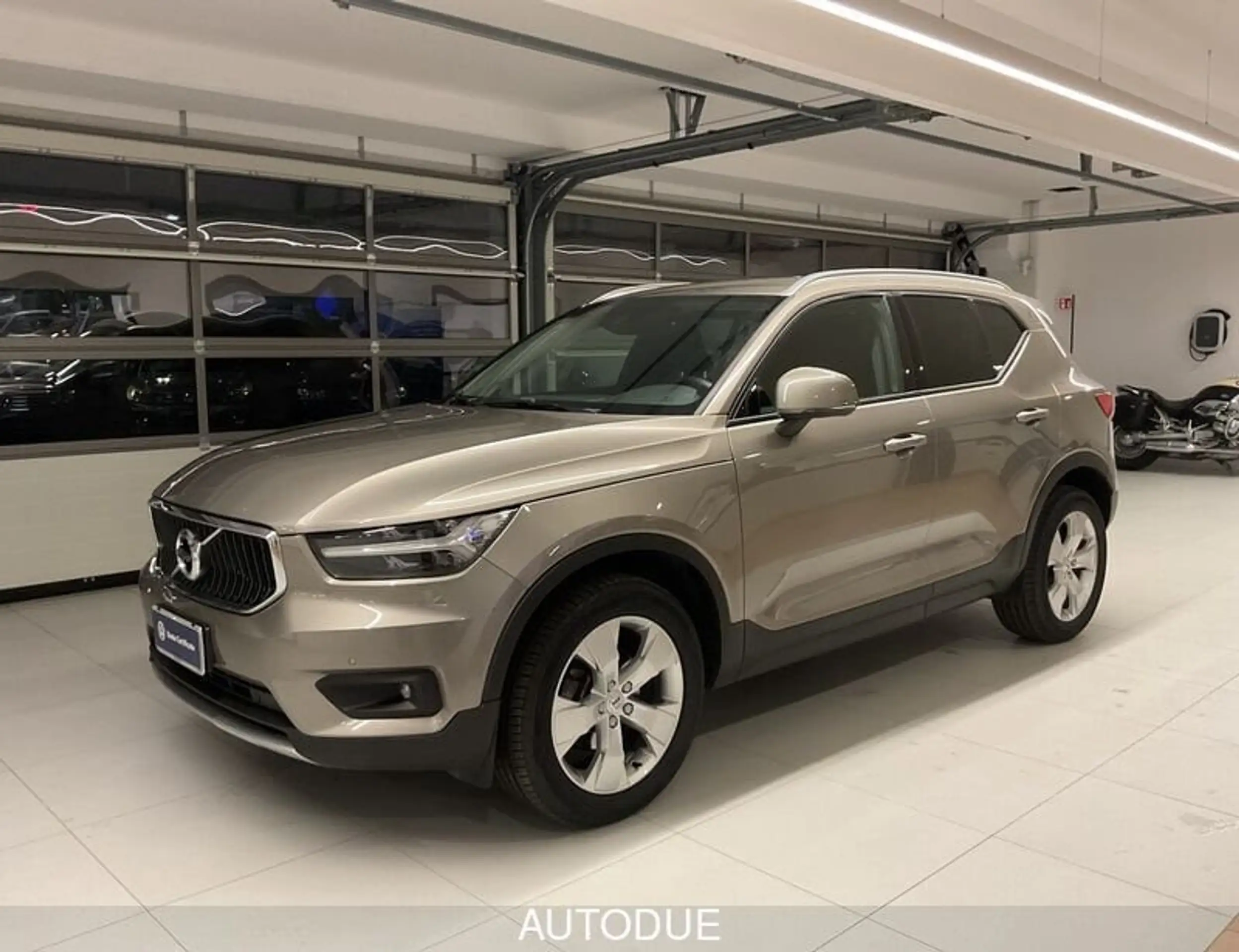 Volvo - XC40