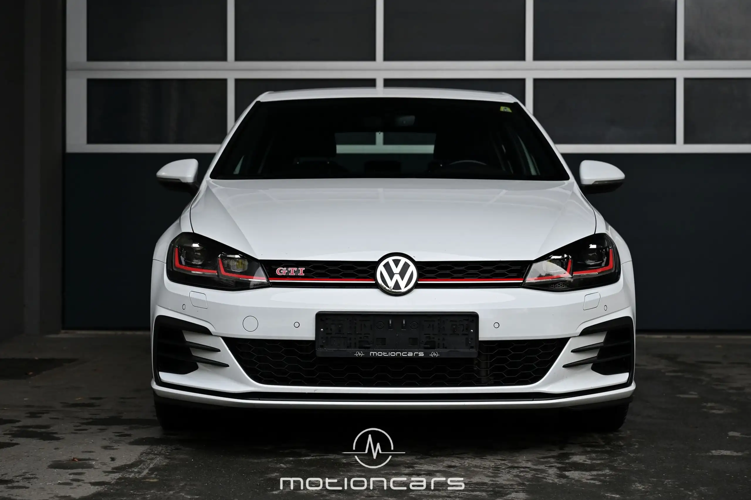 Volkswagen - Golf