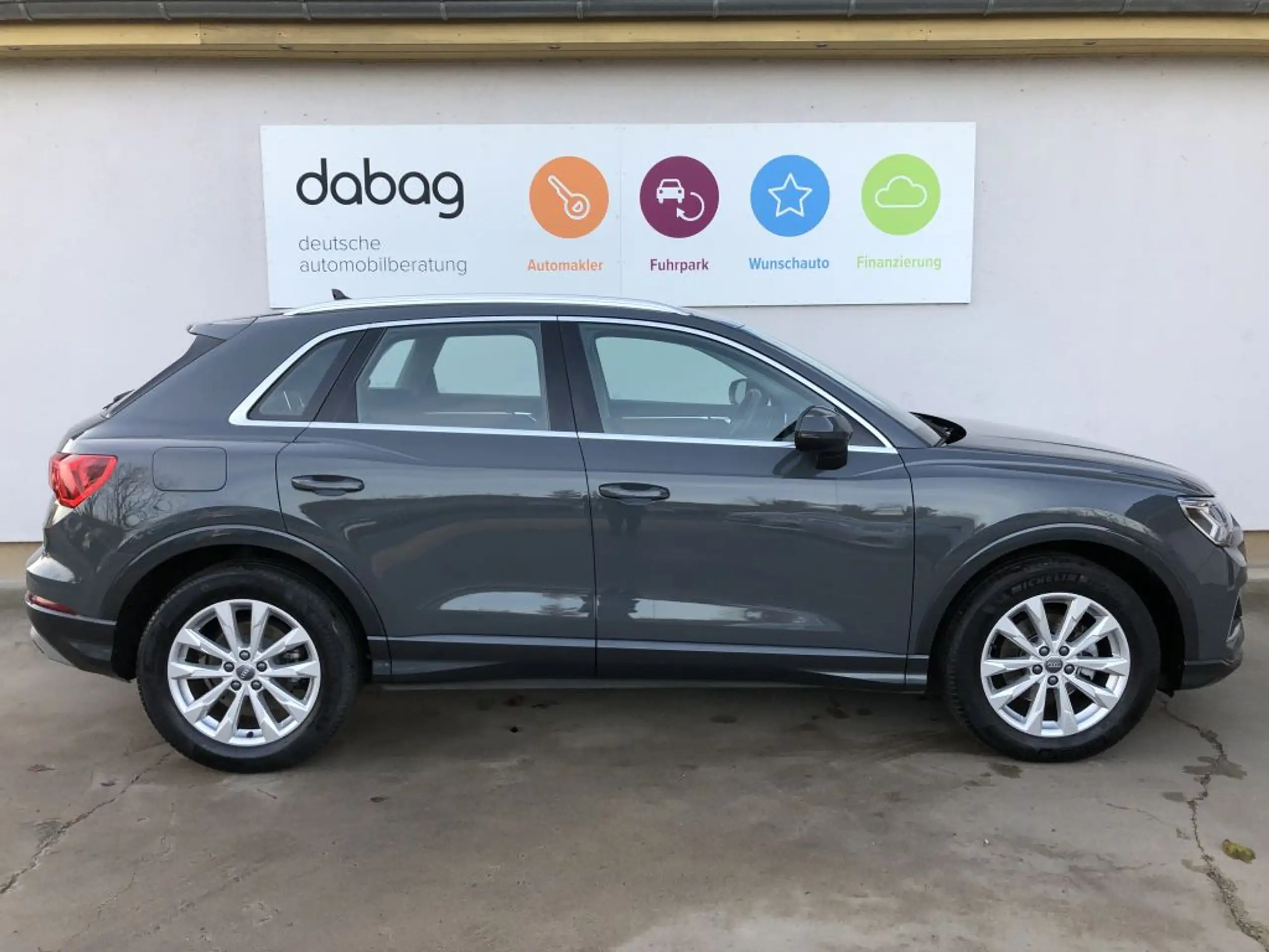 Audi - Q3