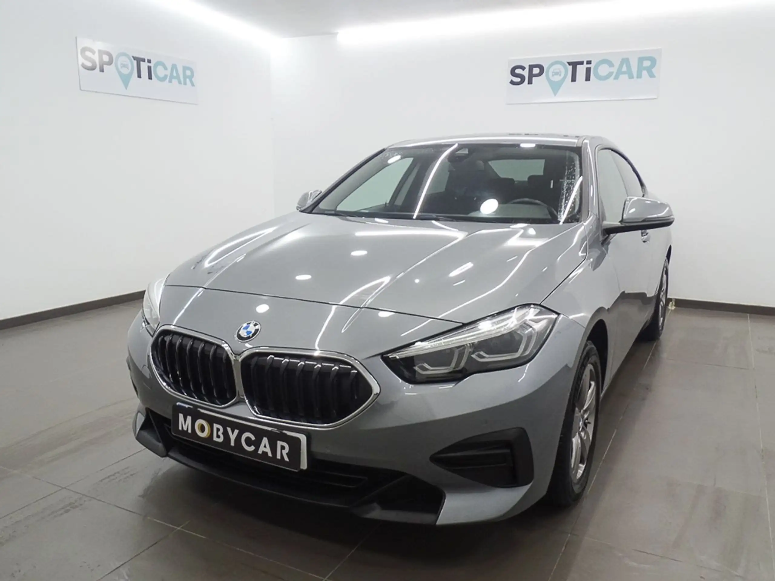 BMW 216 2022