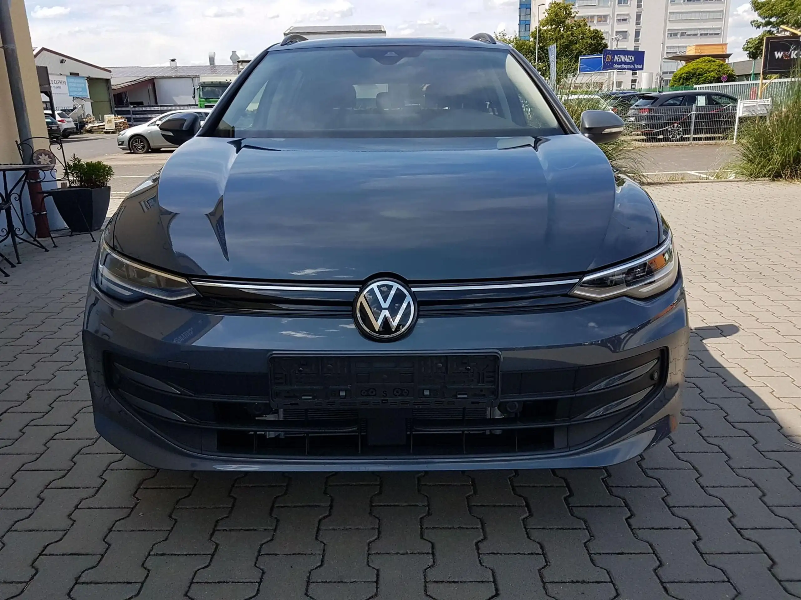 Volkswagen - Golf