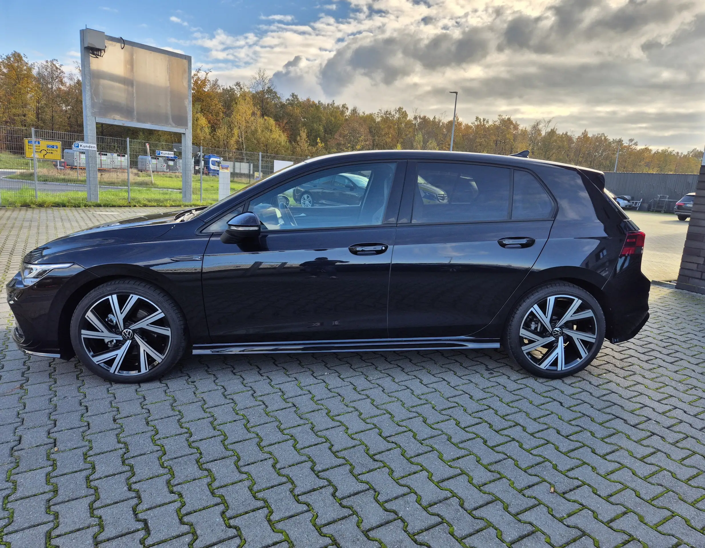 Volkswagen - Golf