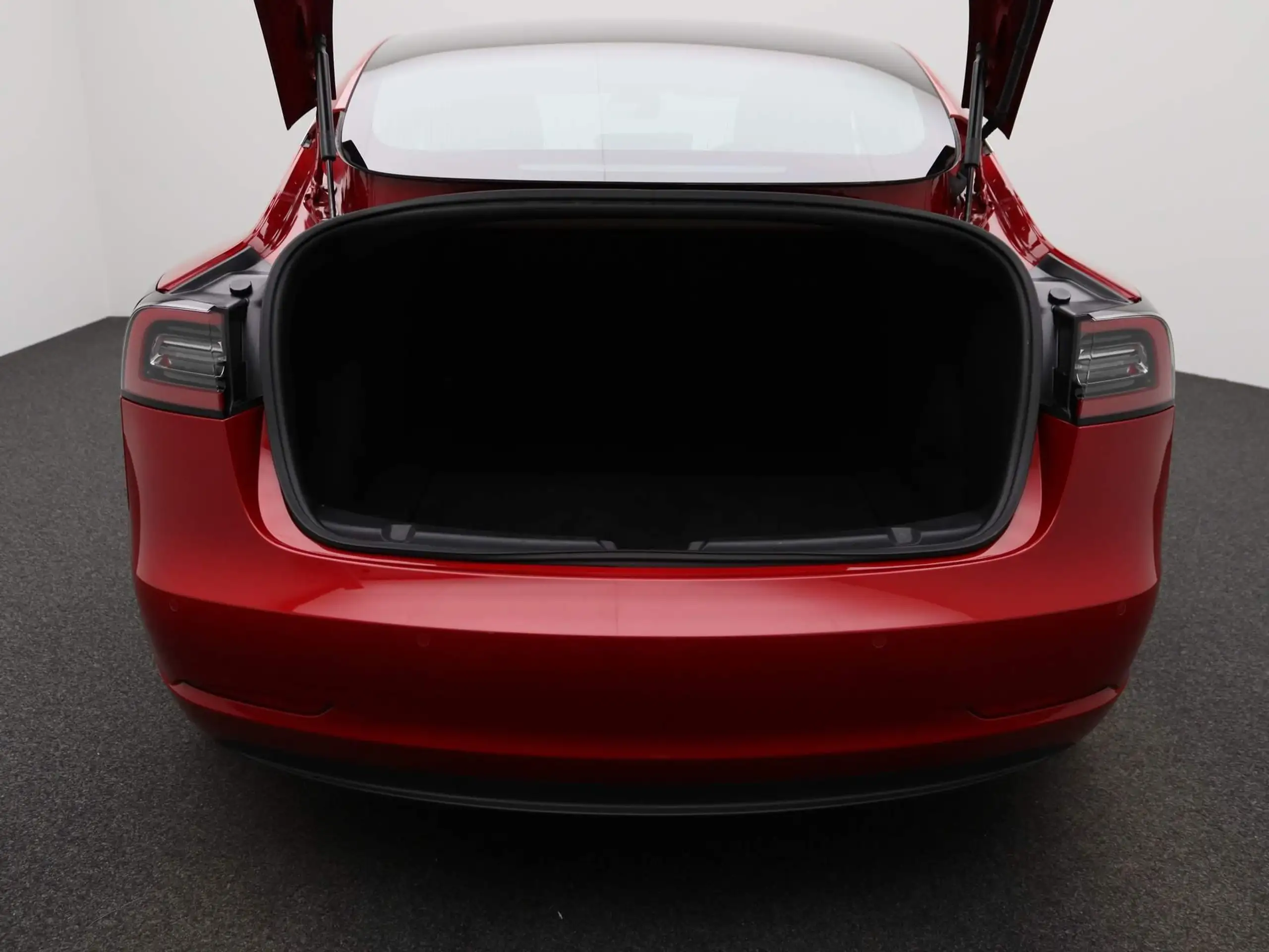 Tesla - Model 3