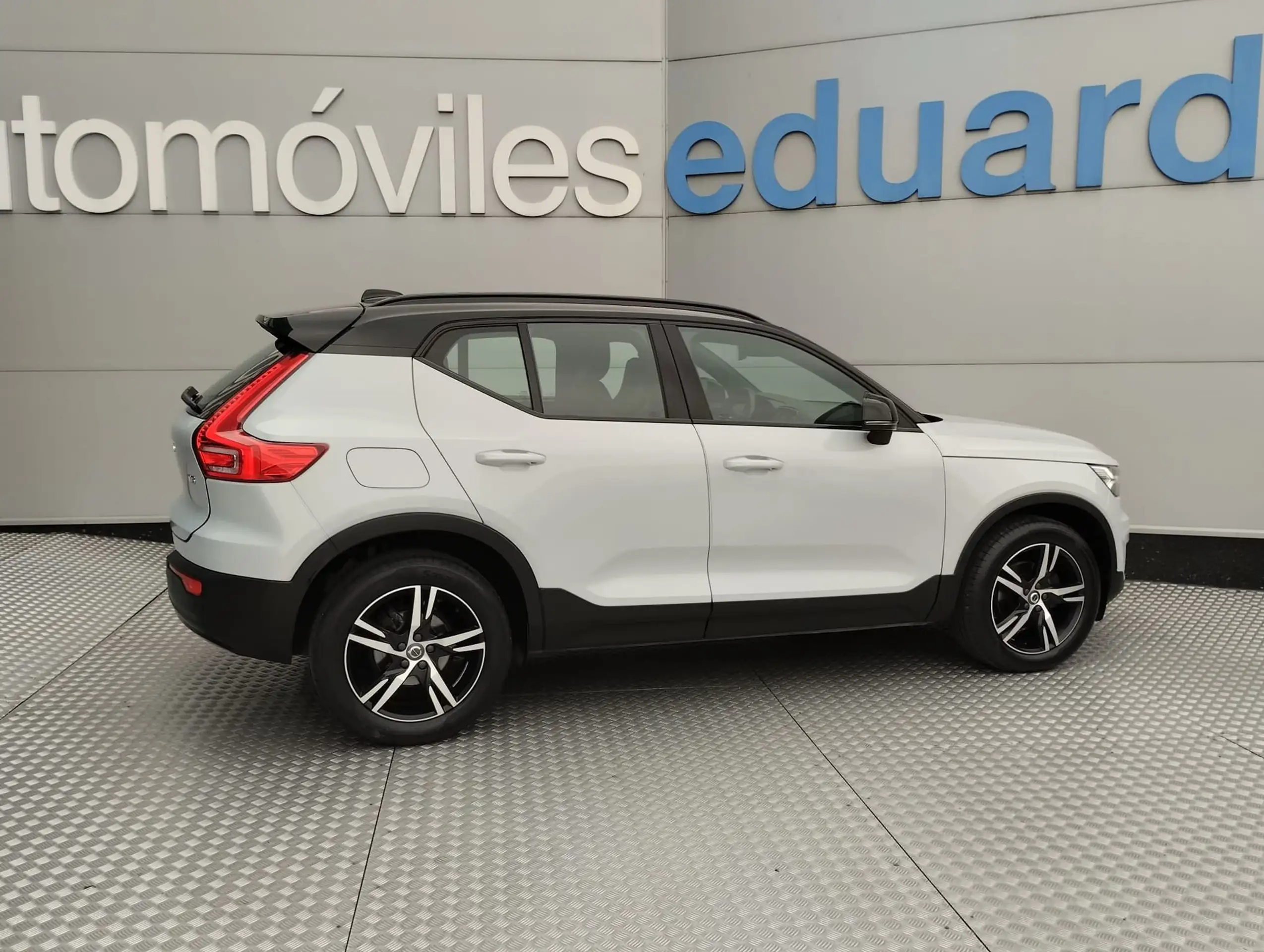 Volvo - XC40