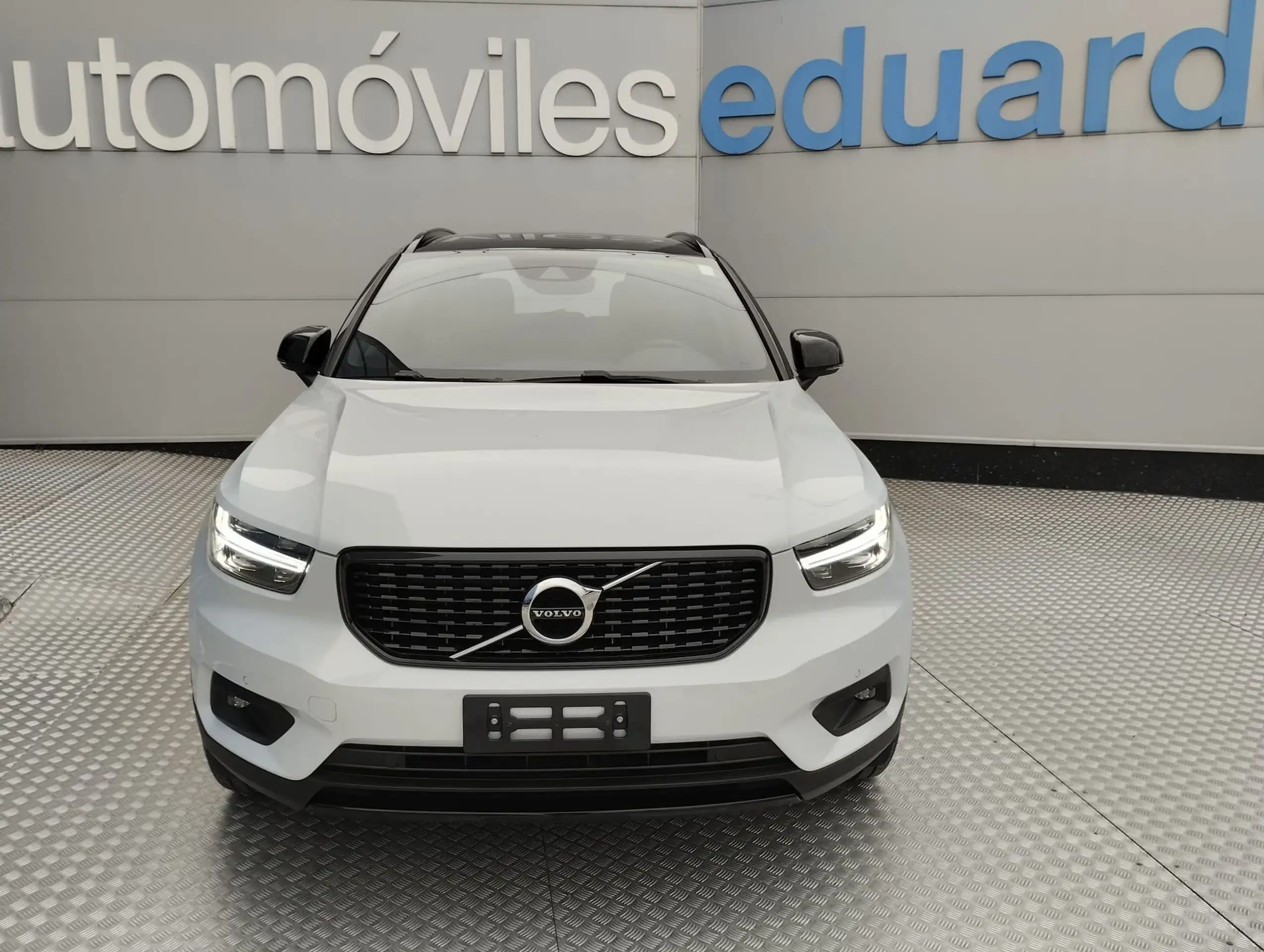 Volvo - XC40