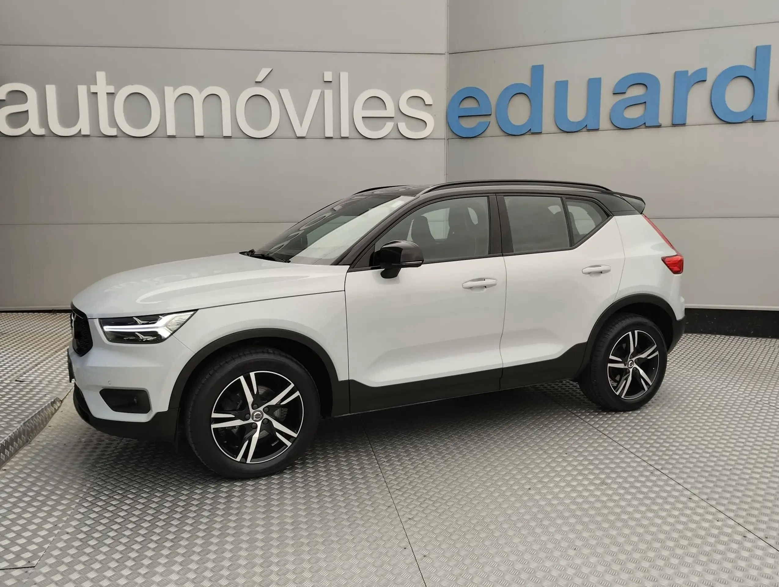 Volvo - XC40