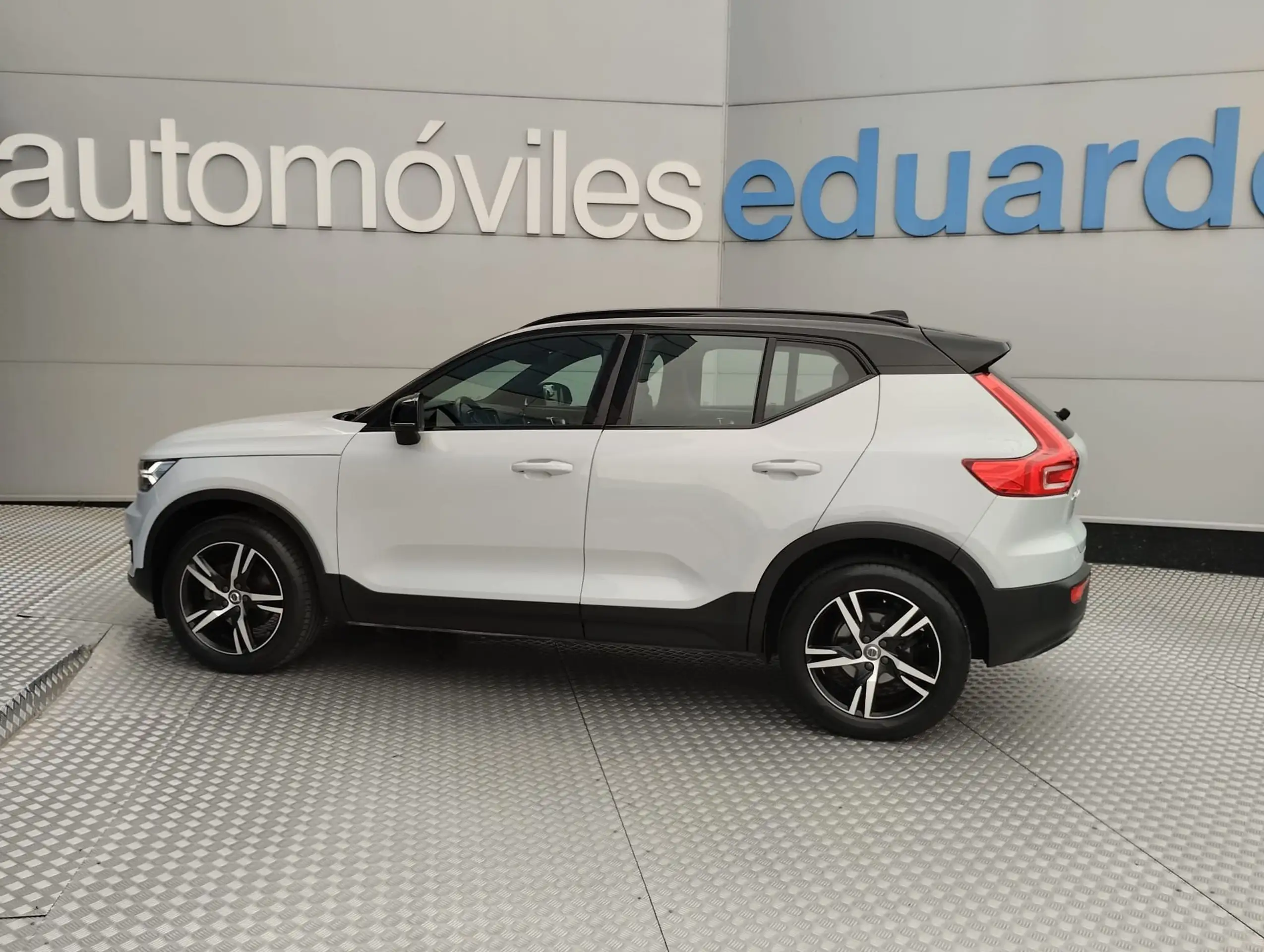 Volvo - XC40