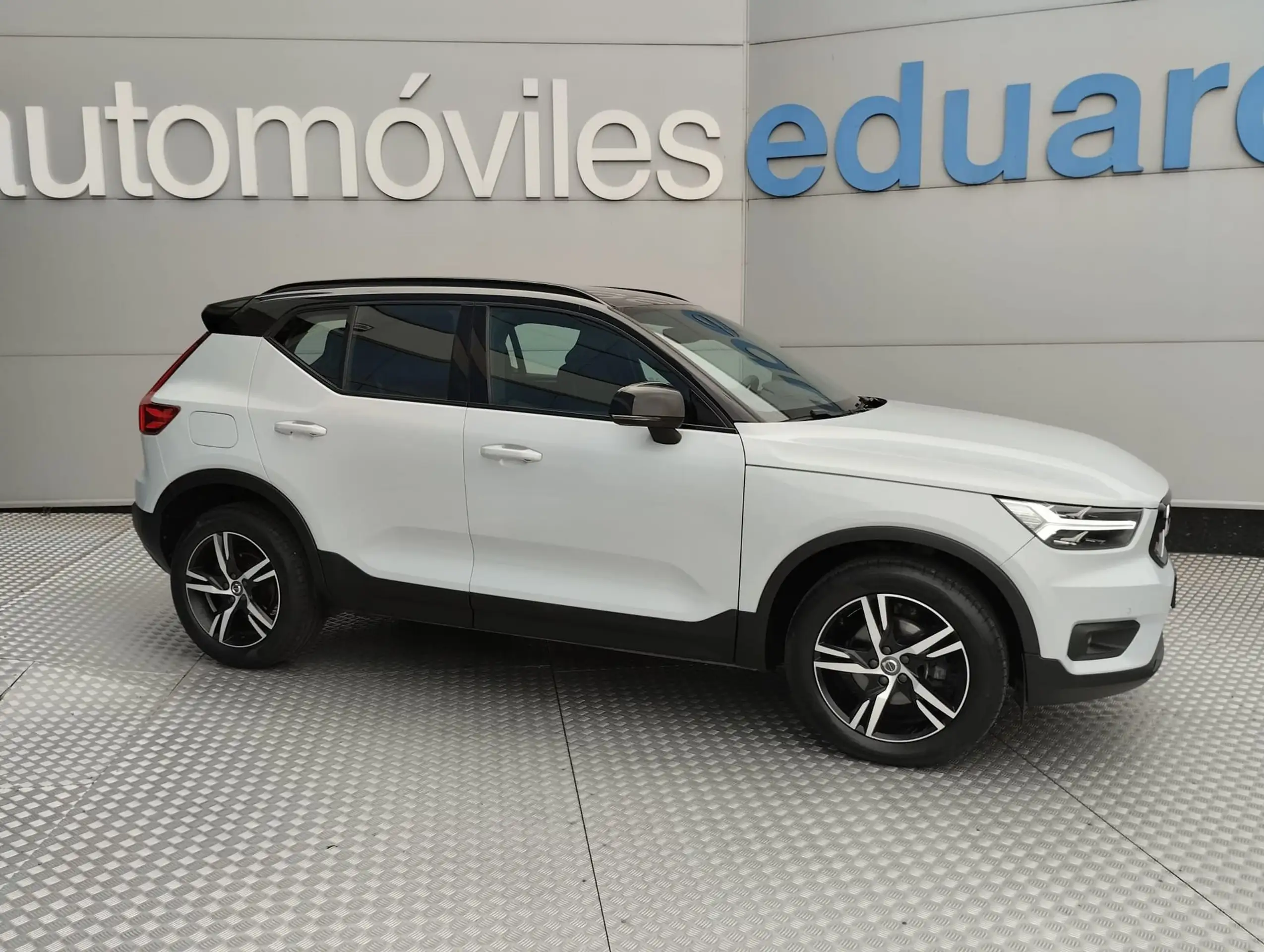 Volvo - XC40