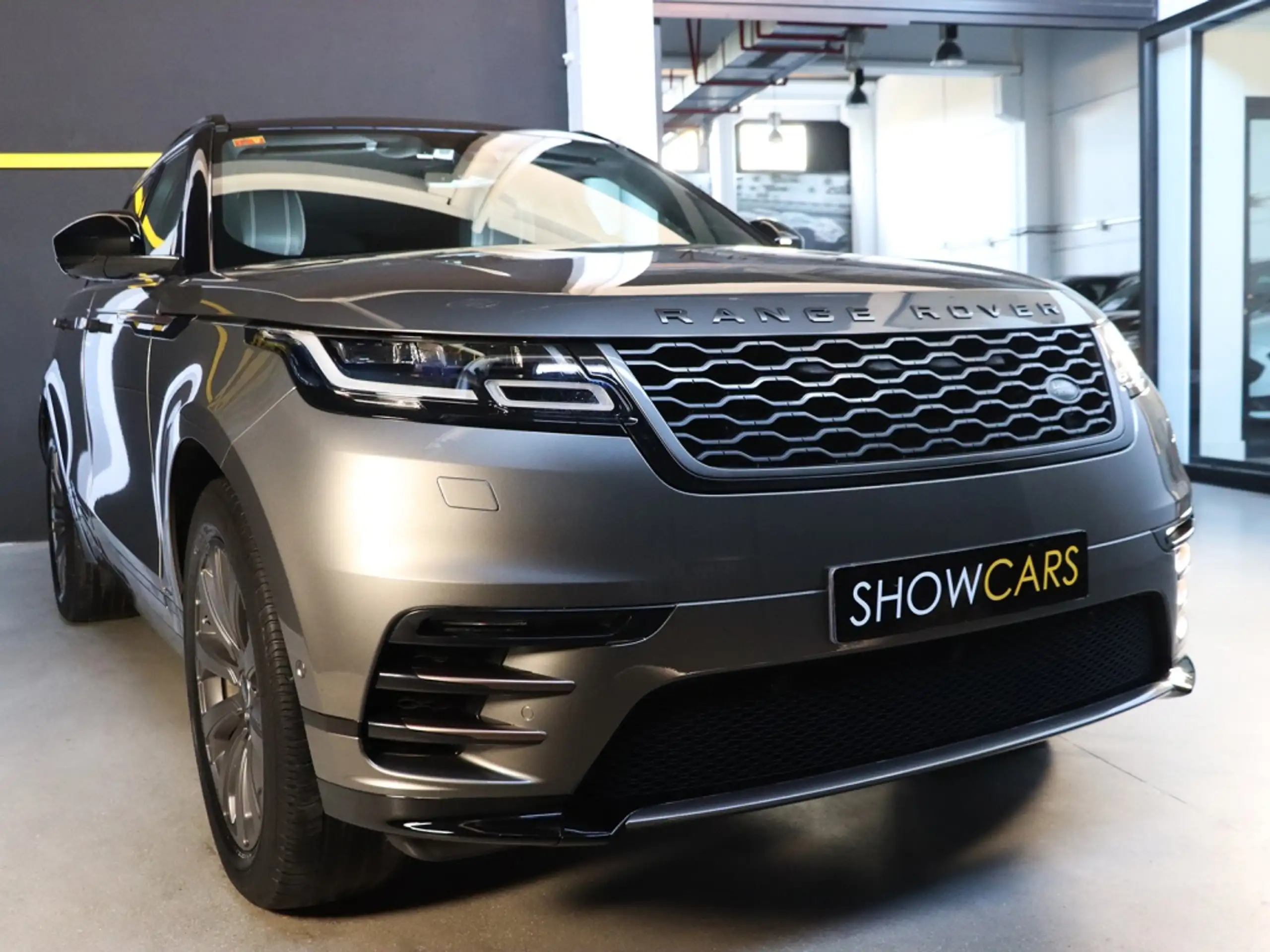 Land Rover - Range Rover Velar