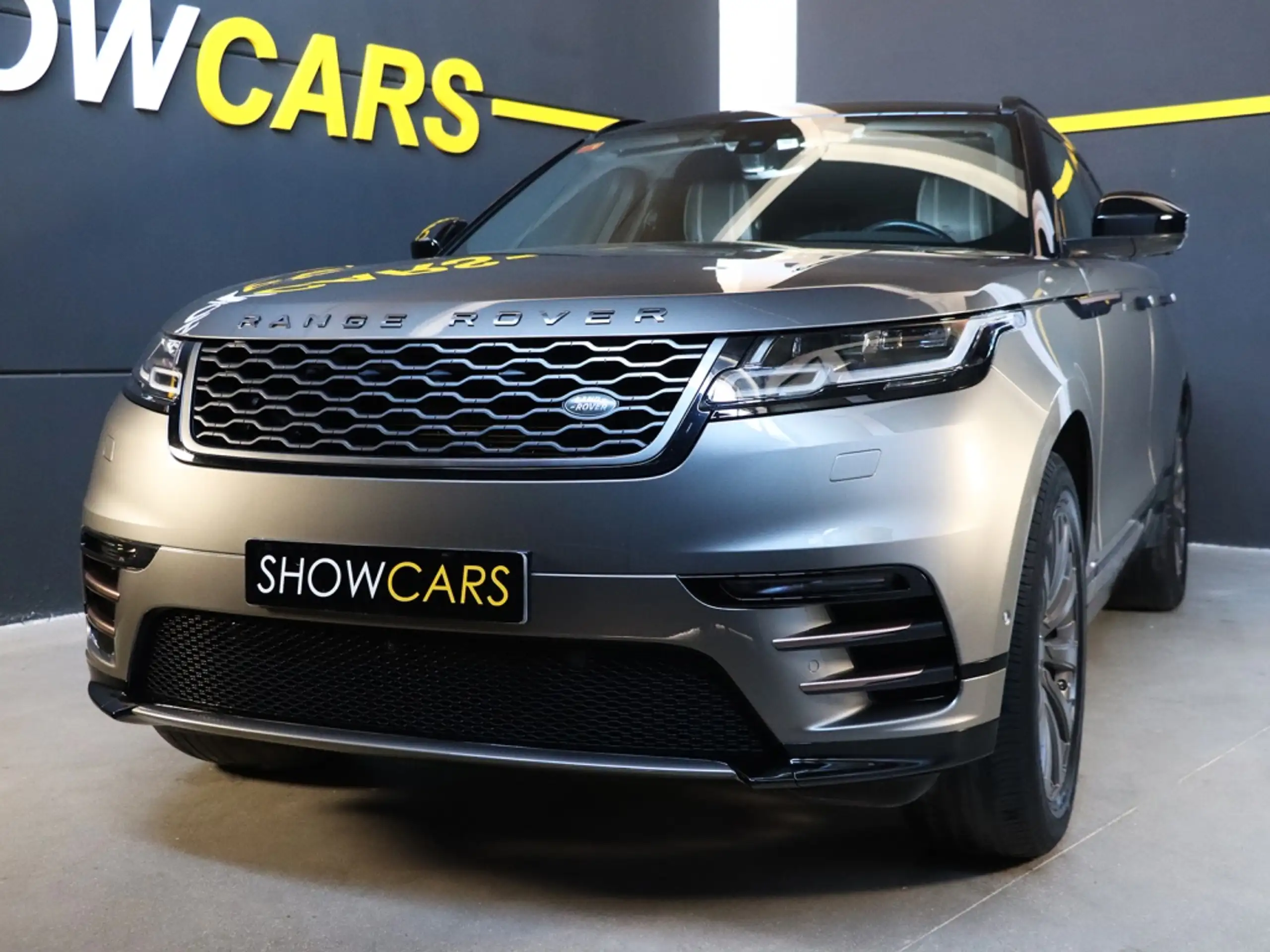 Land Rover - Range Rover Velar