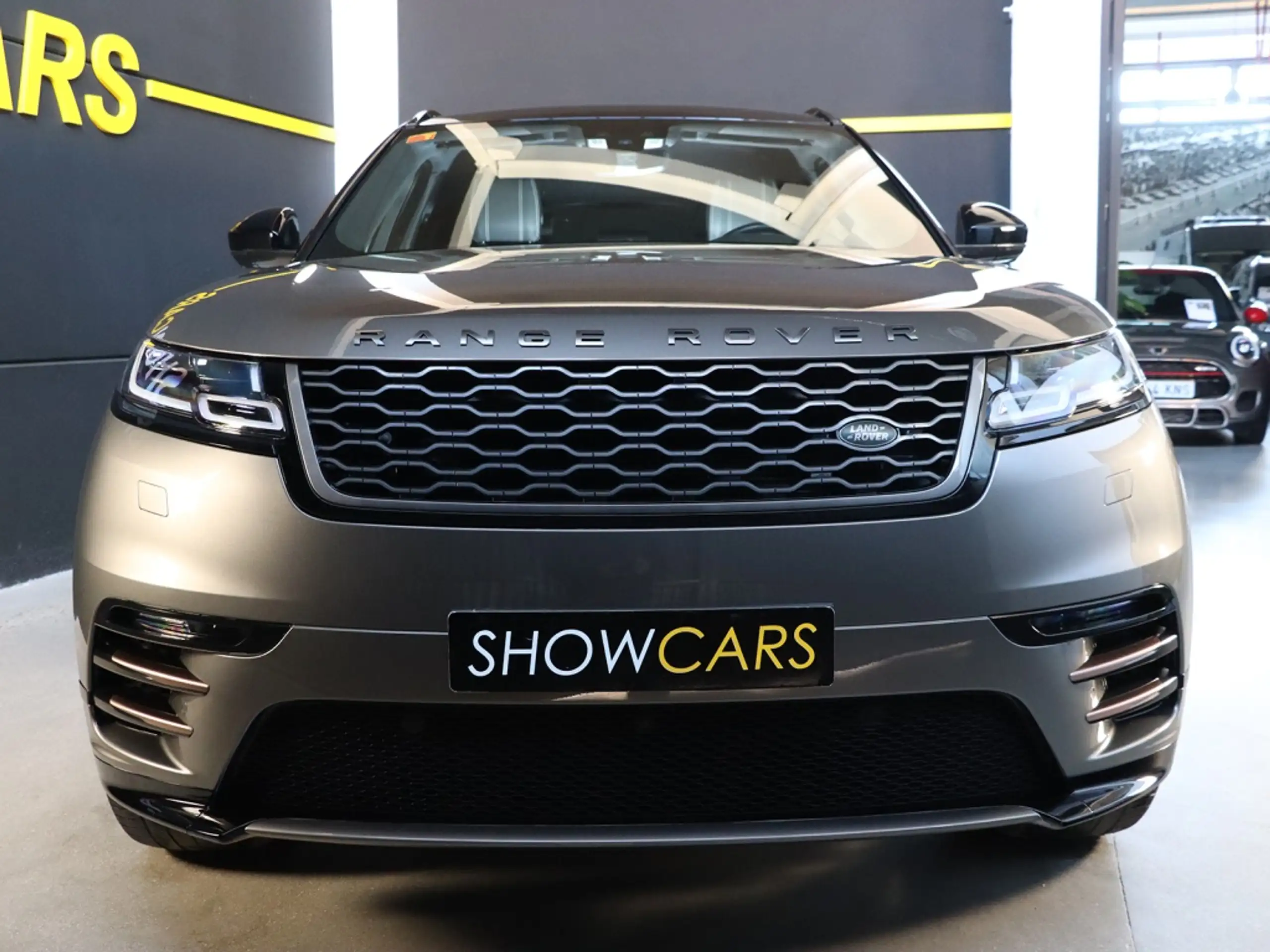 Land Rover - Range Rover Velar