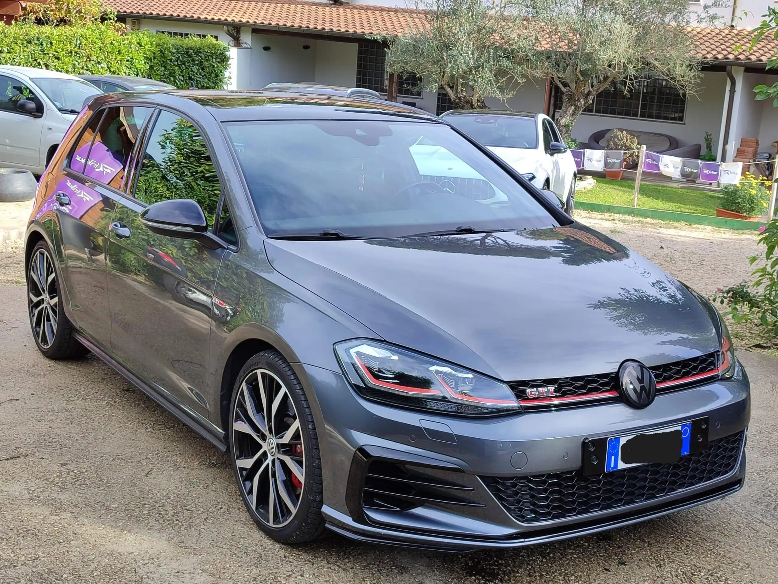 Volkswagen - Golf GTI