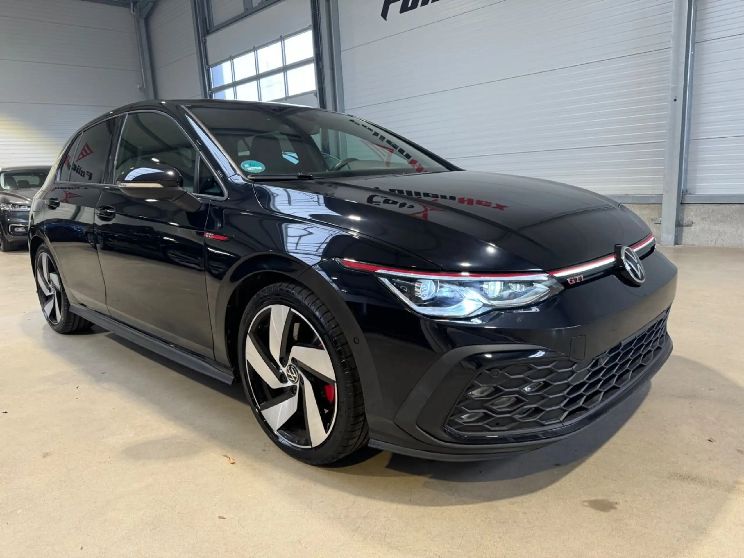 Volkswagen - Golf GTI