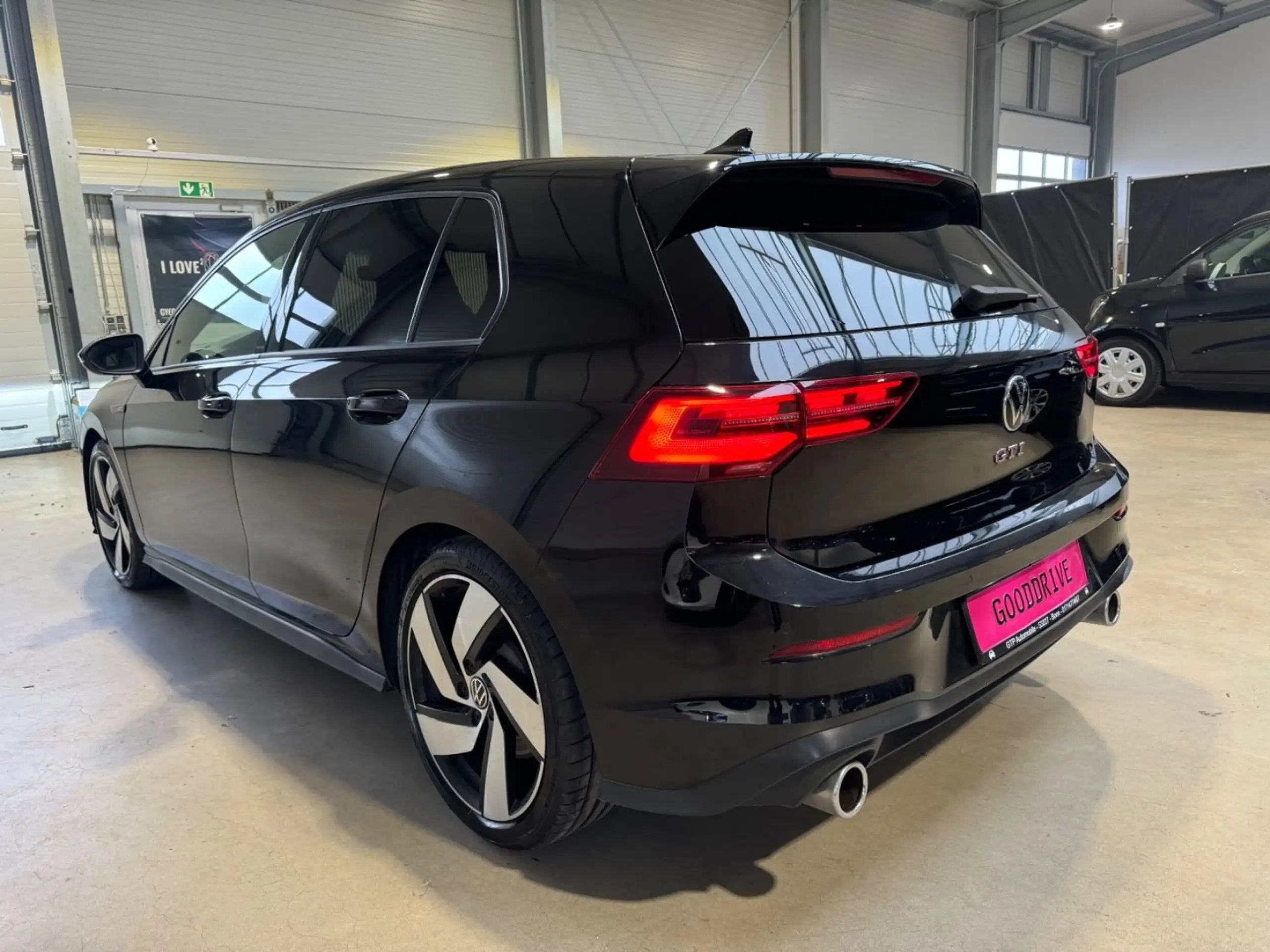 Volkswagen - Golf GTI