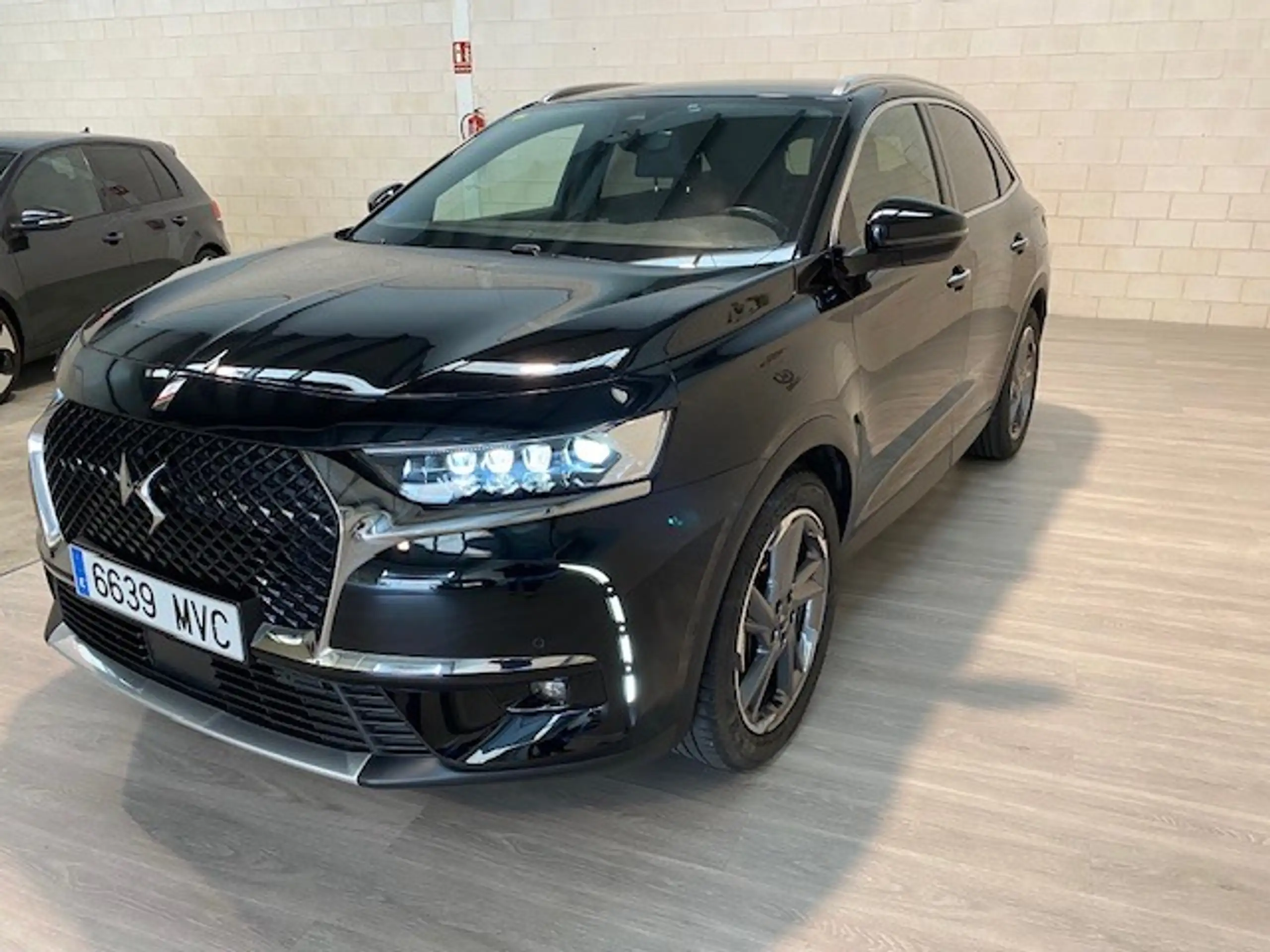 DS Automobiles - DS 7 Crossback