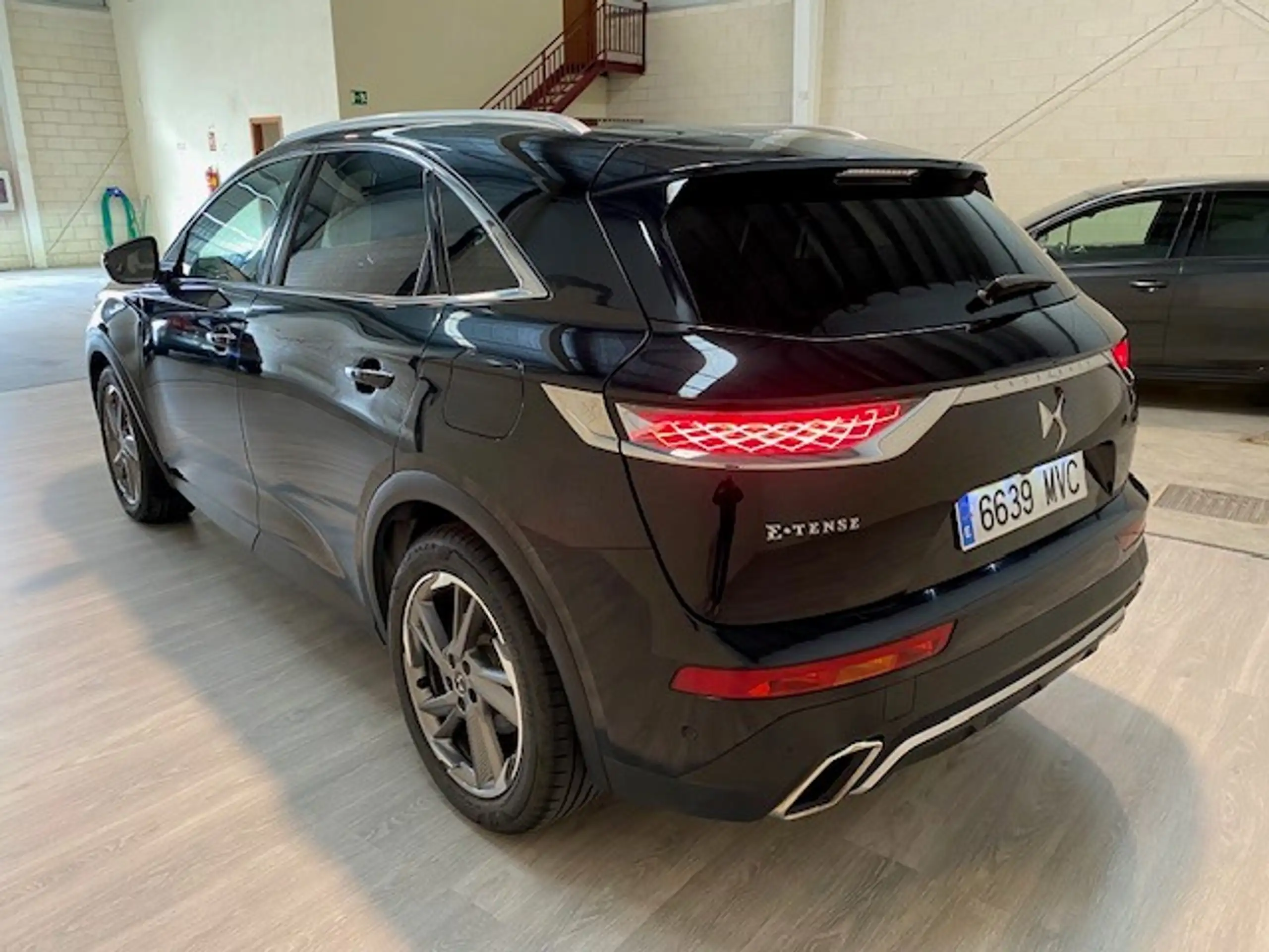 DS Automobiles - DS 7 Crossback