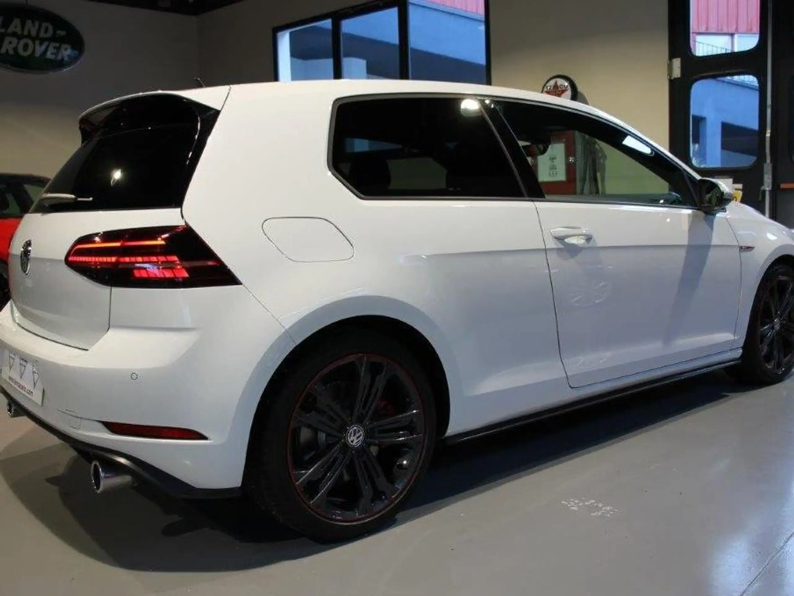 Volkswagen - Golf GTI