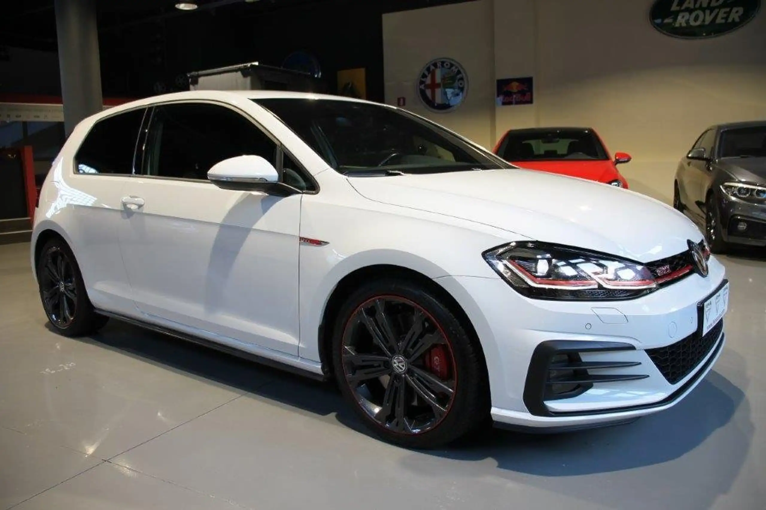 Volkswagen - Golf GTI