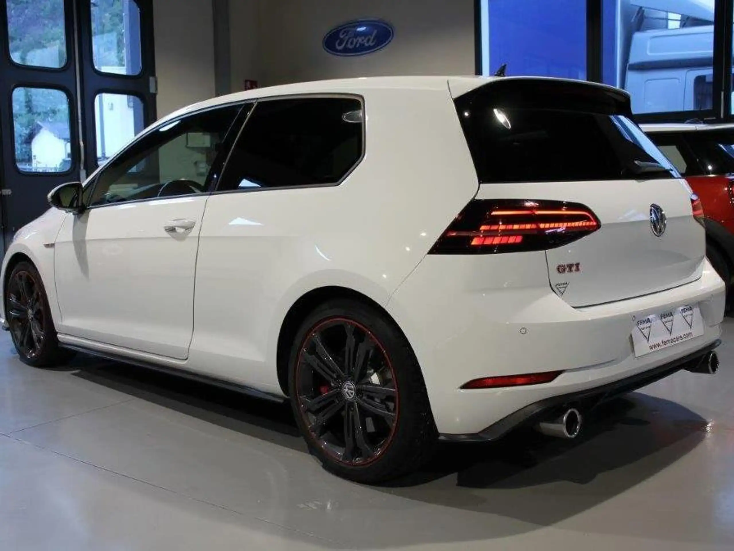 Volkswagen - Golf GTI