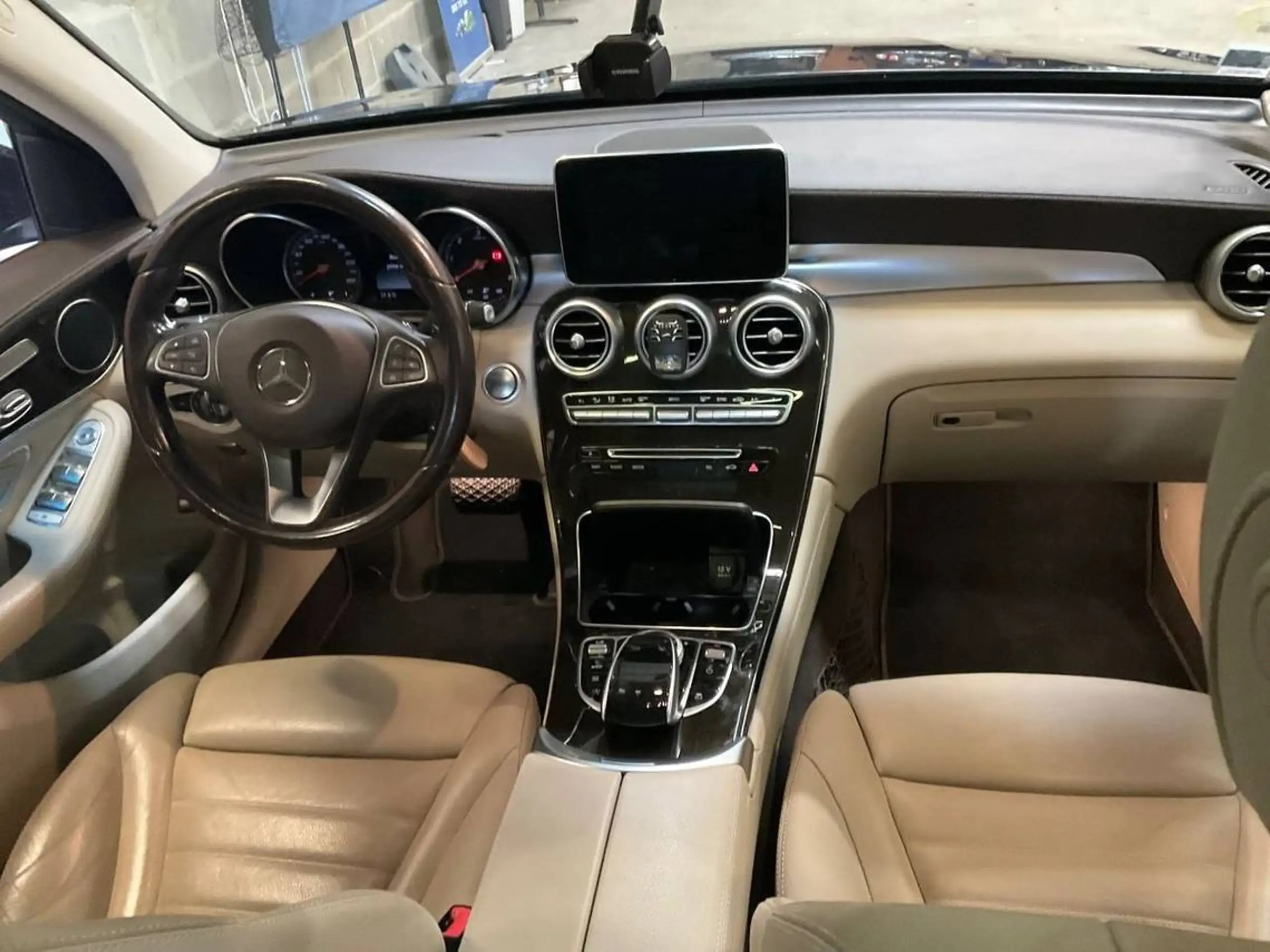 Mercedes-Benz - GLC 350