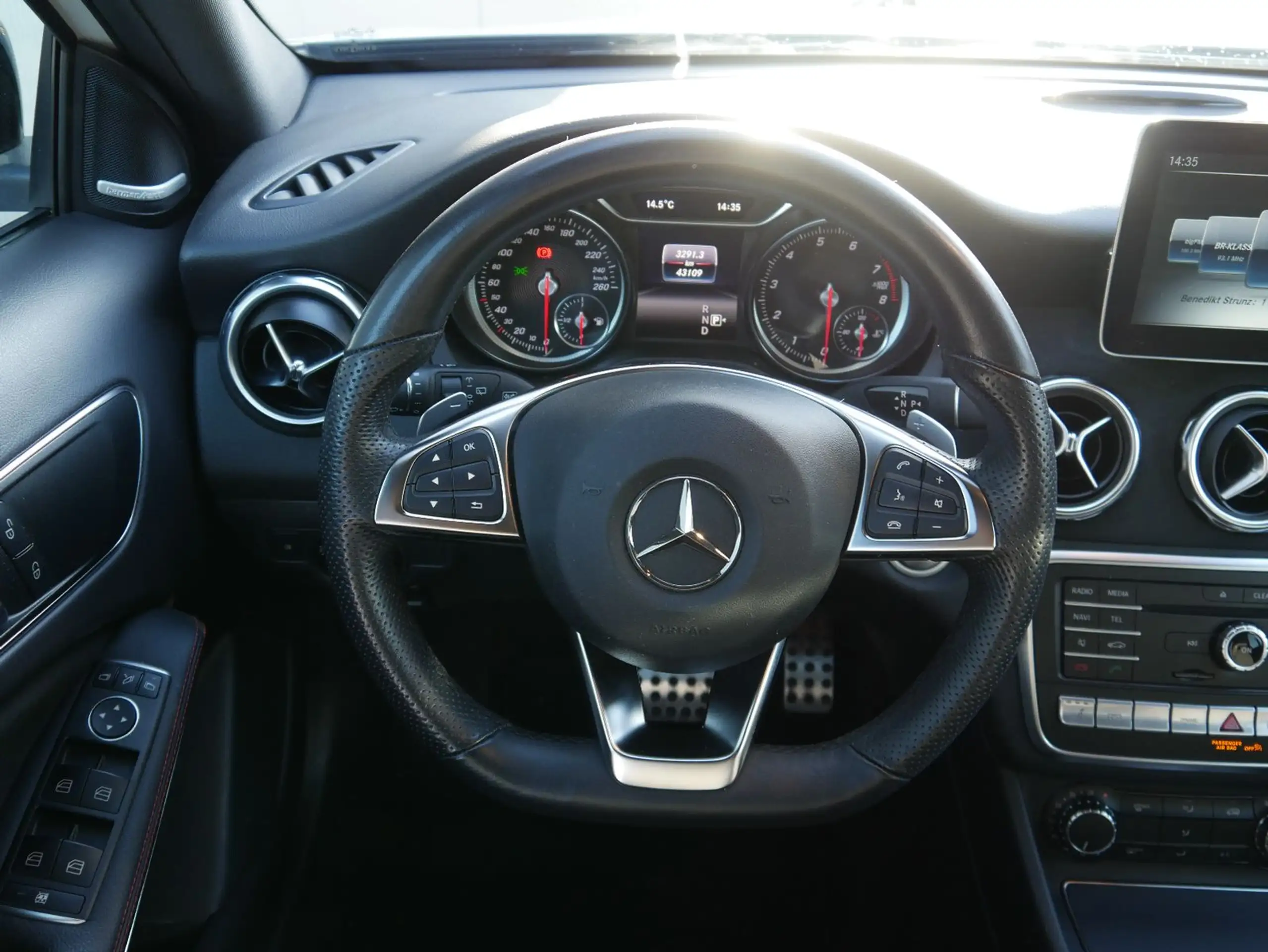 Mercedes-Benz - GLA 220