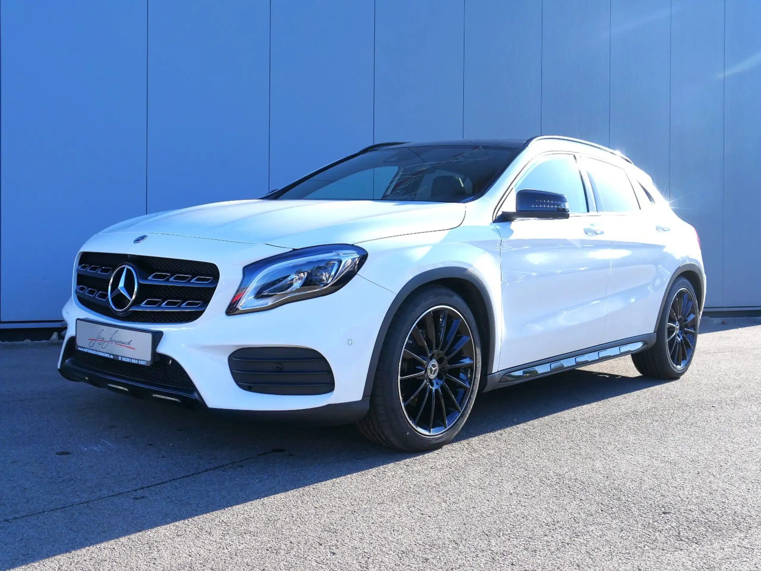 Mercedes-Benz - GLA 220