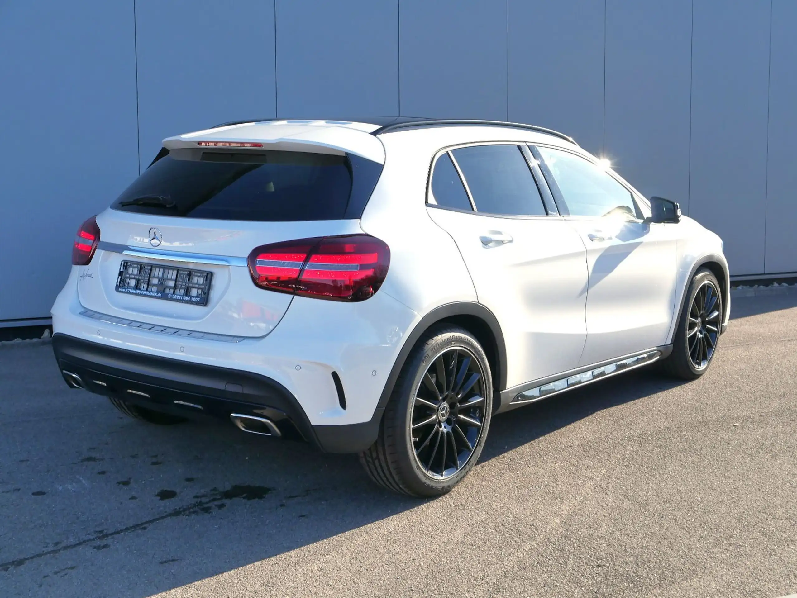 Mercedes-Benz - GLA 220