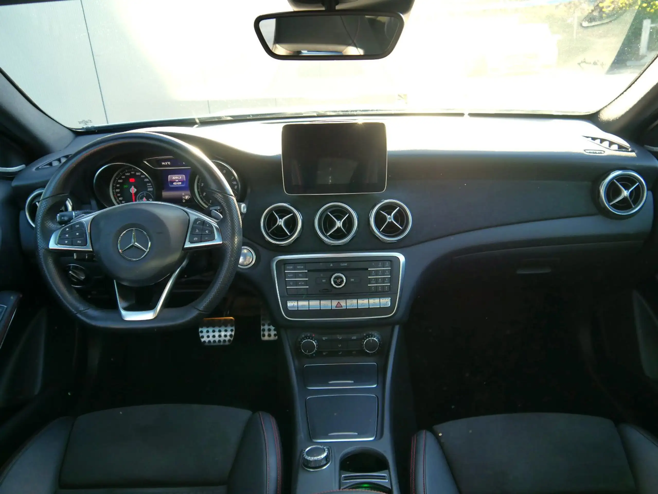 Mercedes-Benz - GLA 220