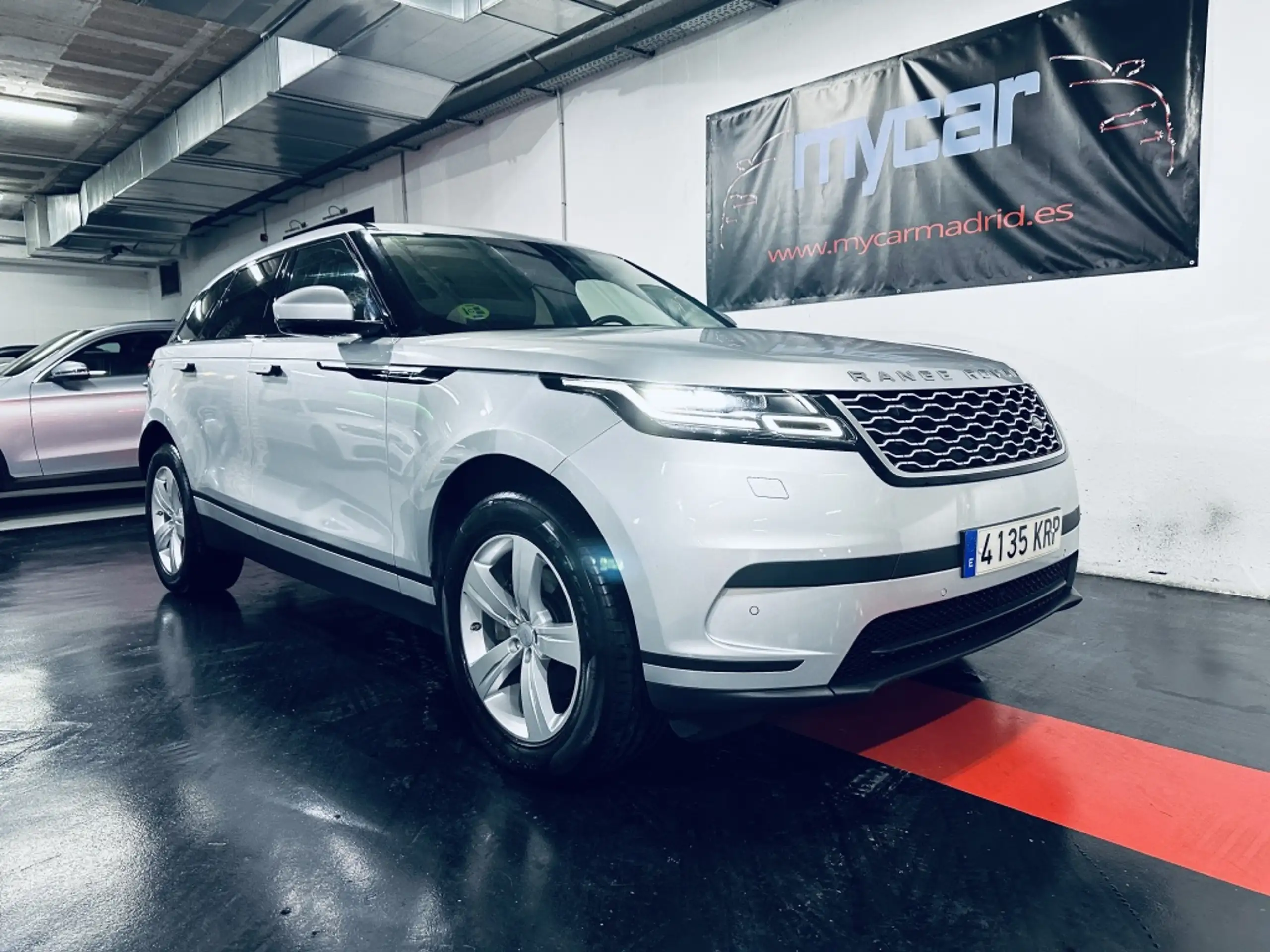 Land Rover - Range Rover Velar