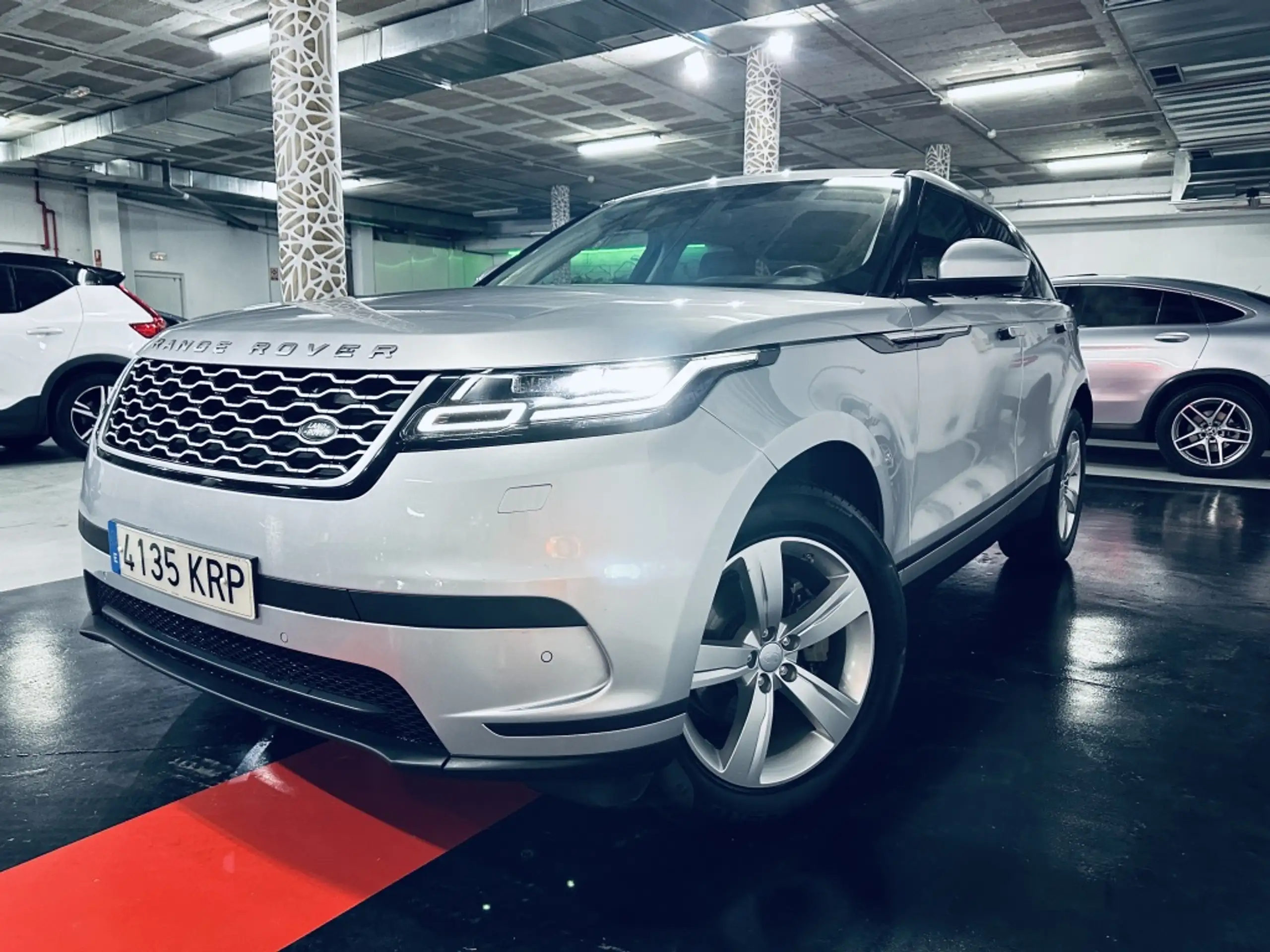 Land Rover - Range Rover Velar