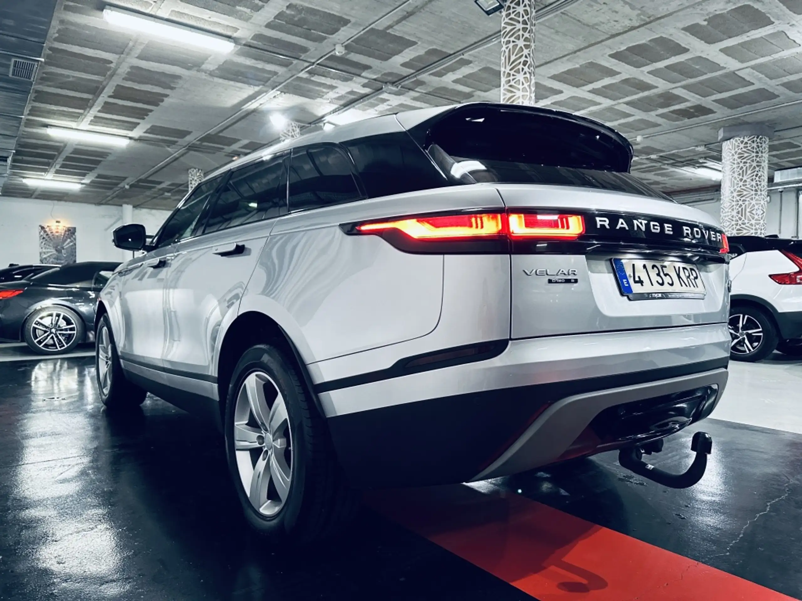 Land Rover - Range Rover Velar