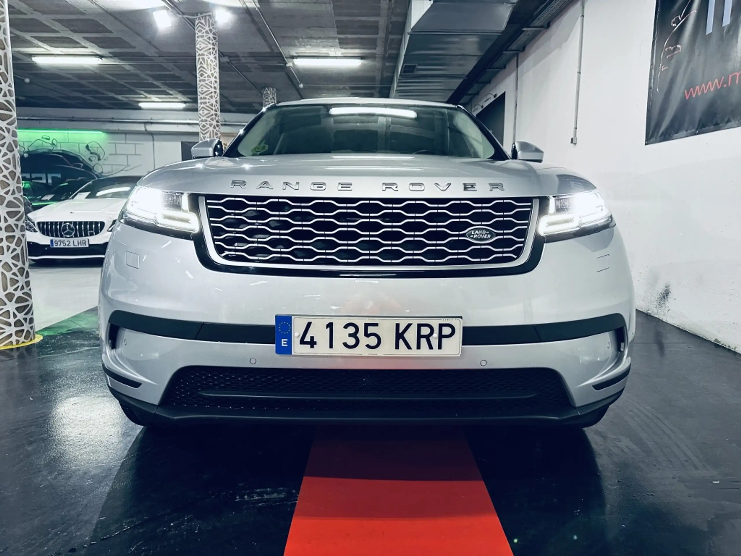 Land Rover - Range Rover Velar