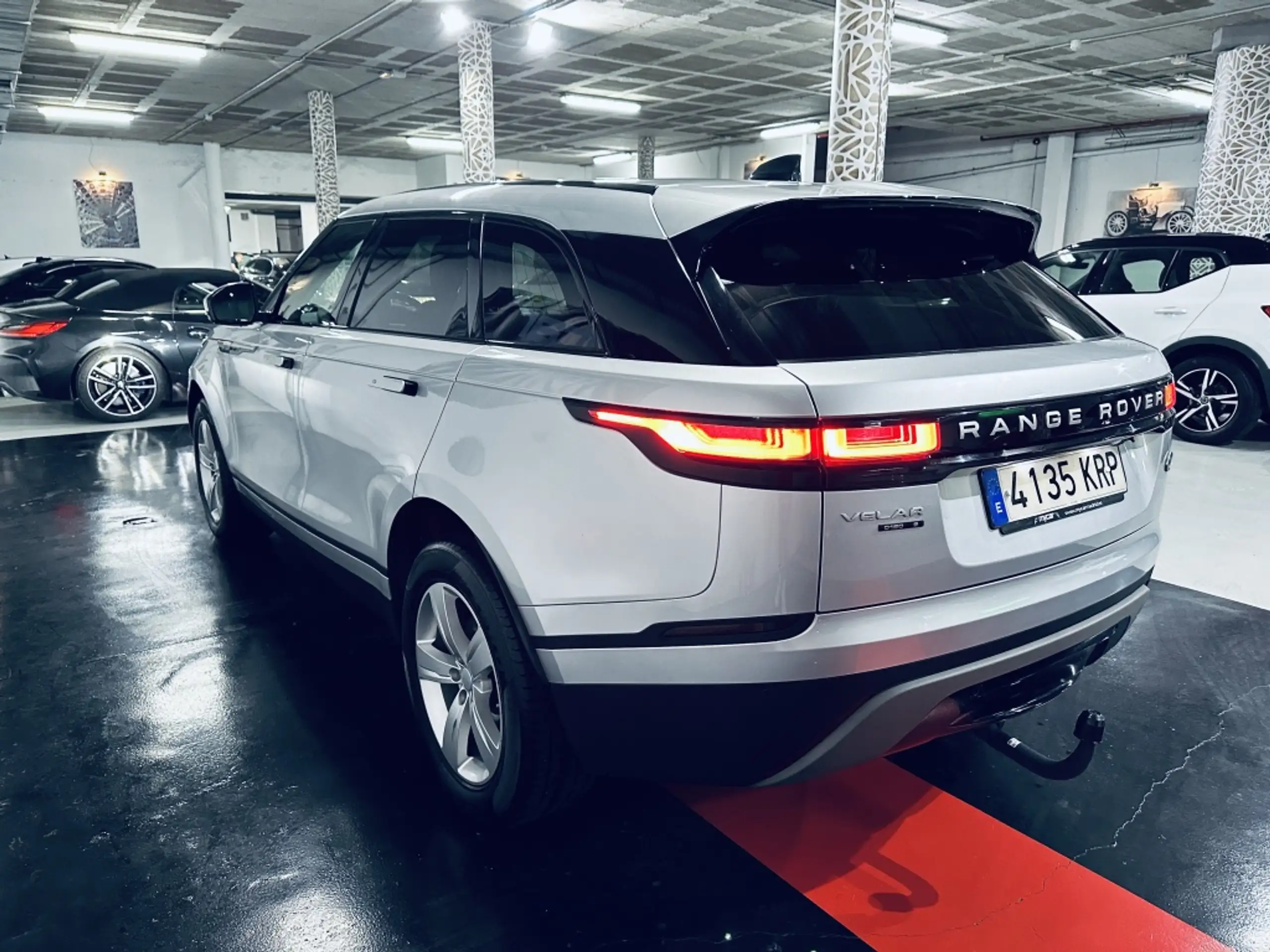 Land Rover - Range Rover Velar