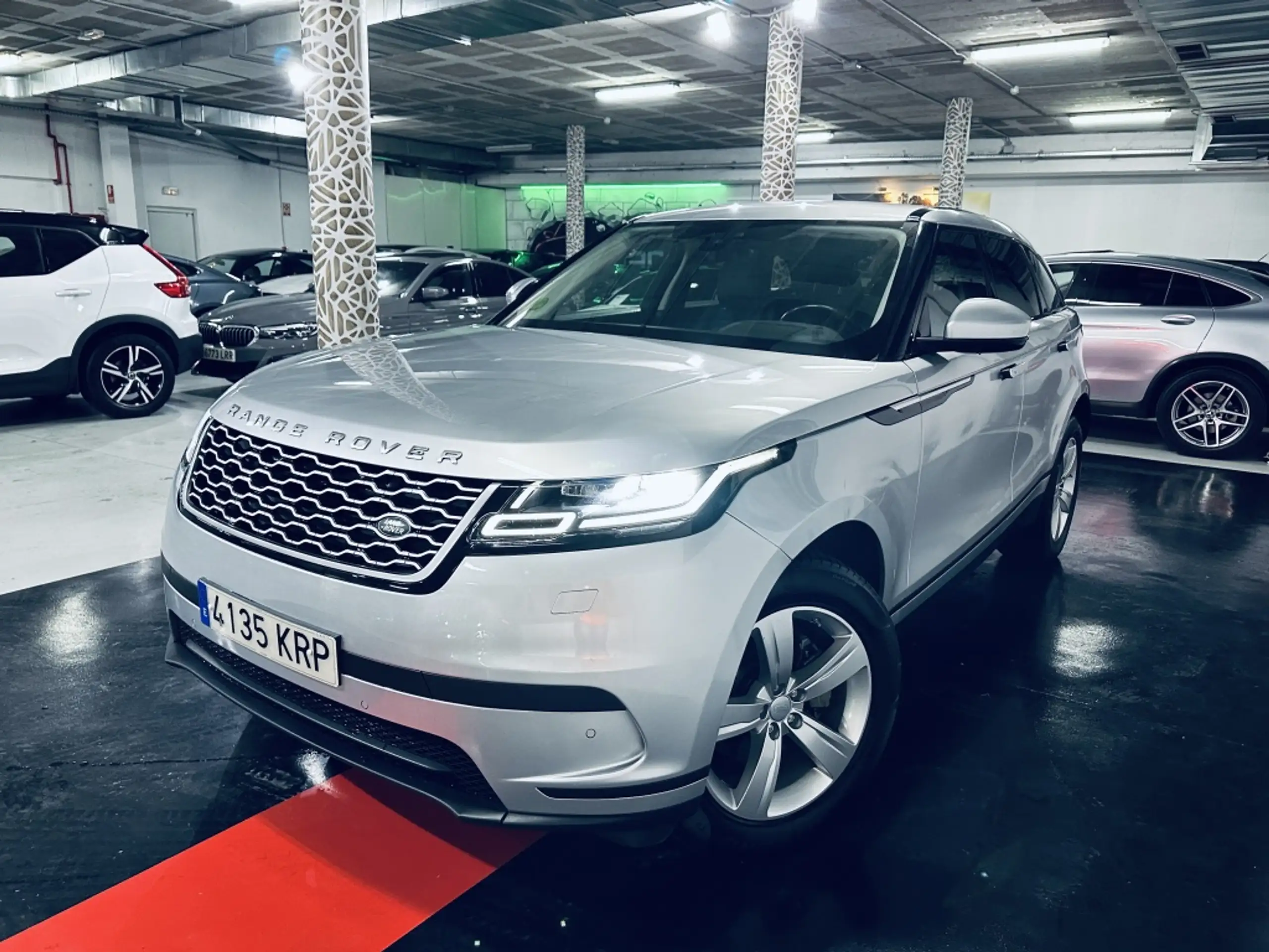 Land Rover - Range Rover Velar