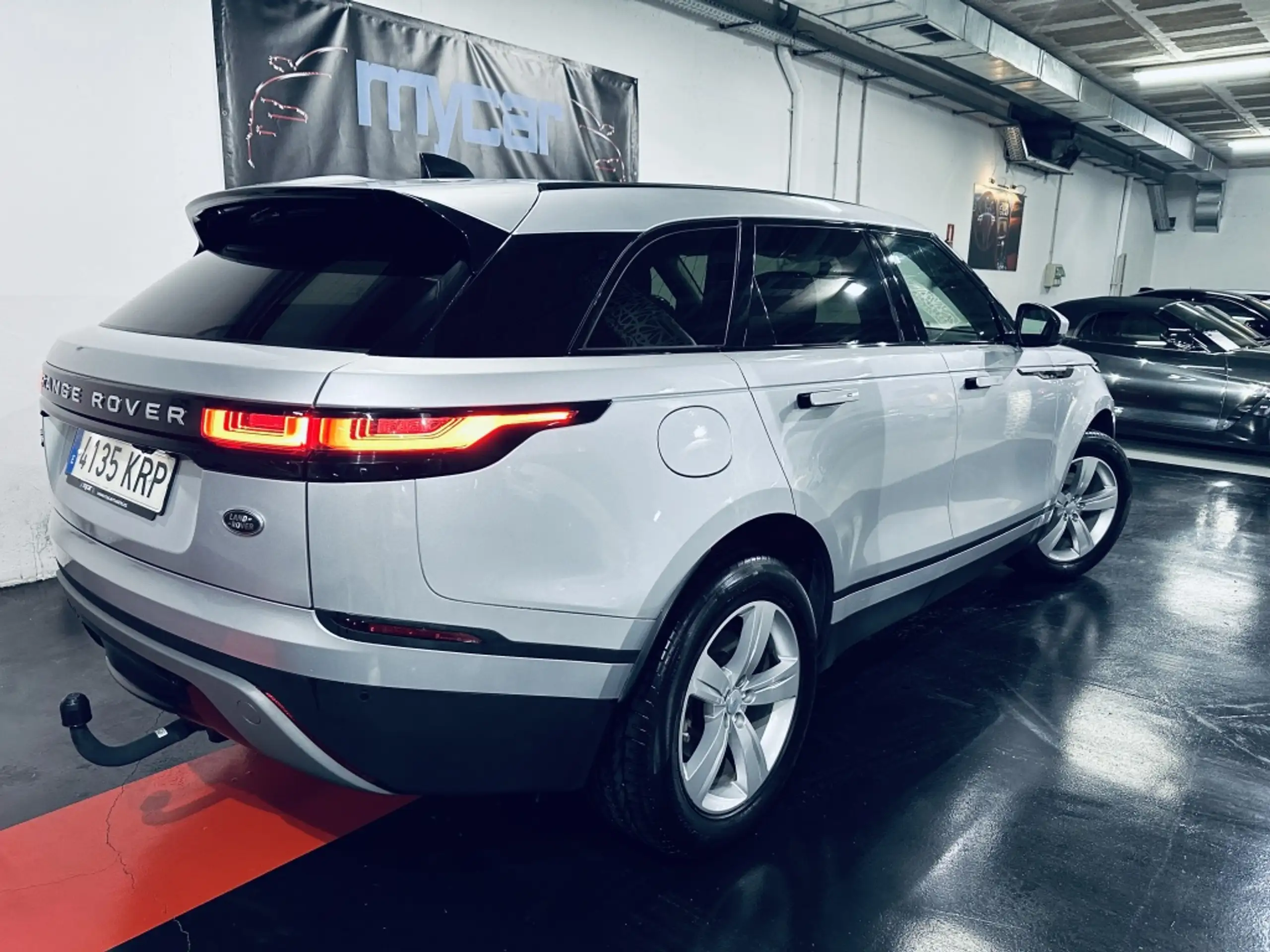 Land Rover - Range Rover Velar