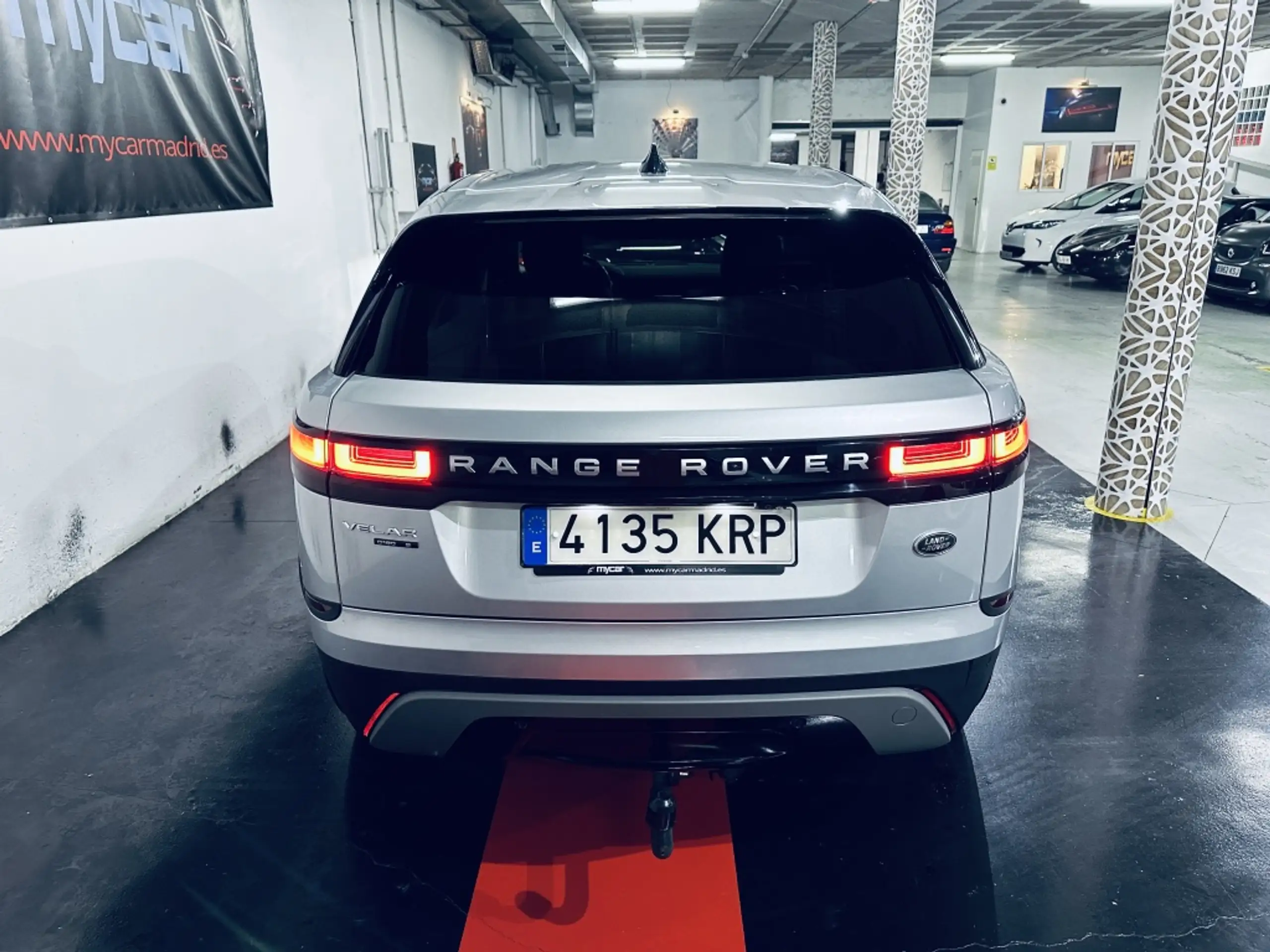 Land Rover - Range Rover Velar