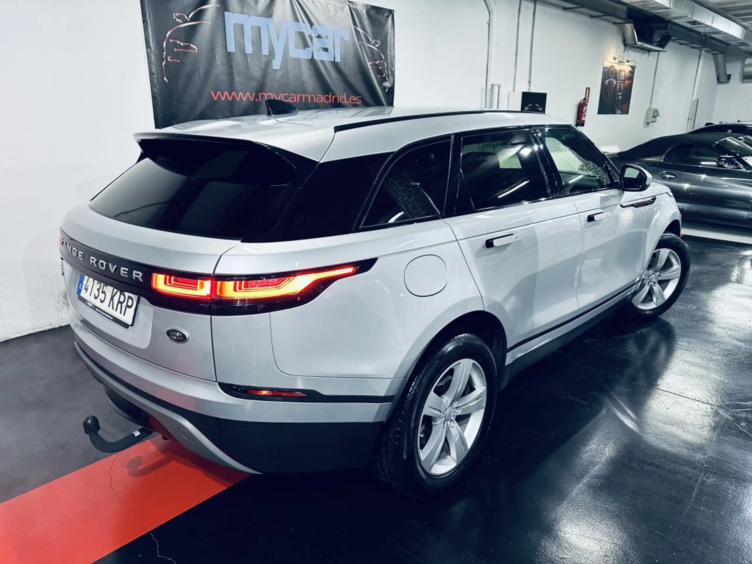 Land Rover - Range Rover Velar