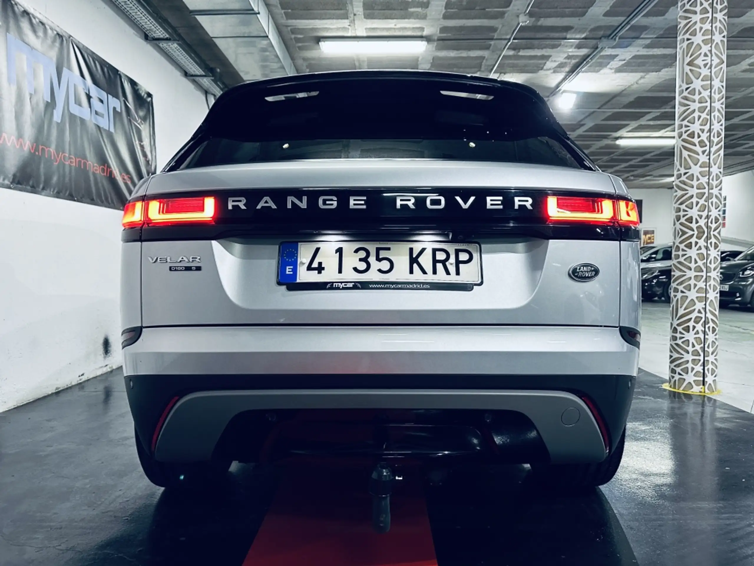 Land Rover - Range Rover Velar