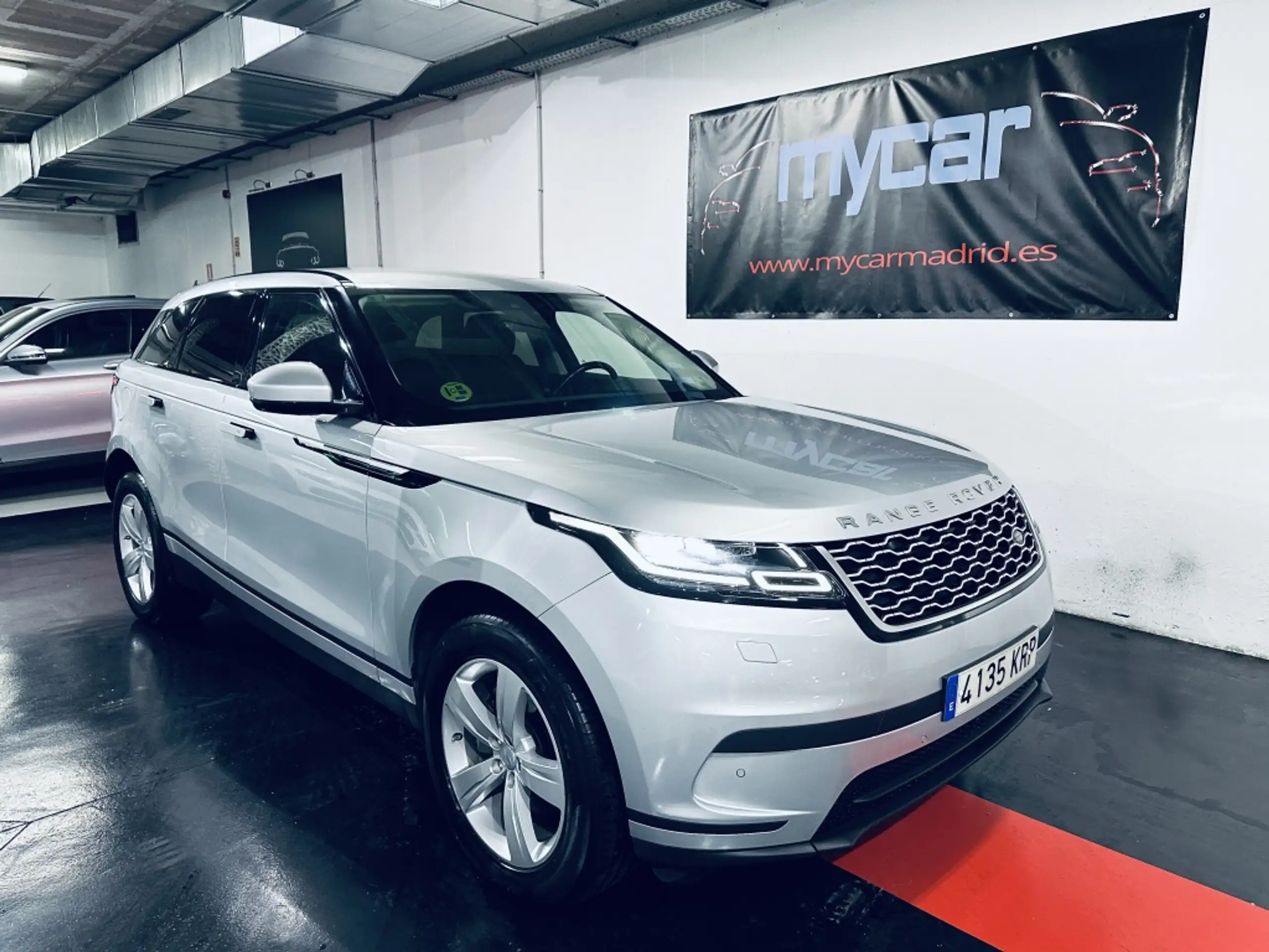 Land Rover - Range Rover Velar