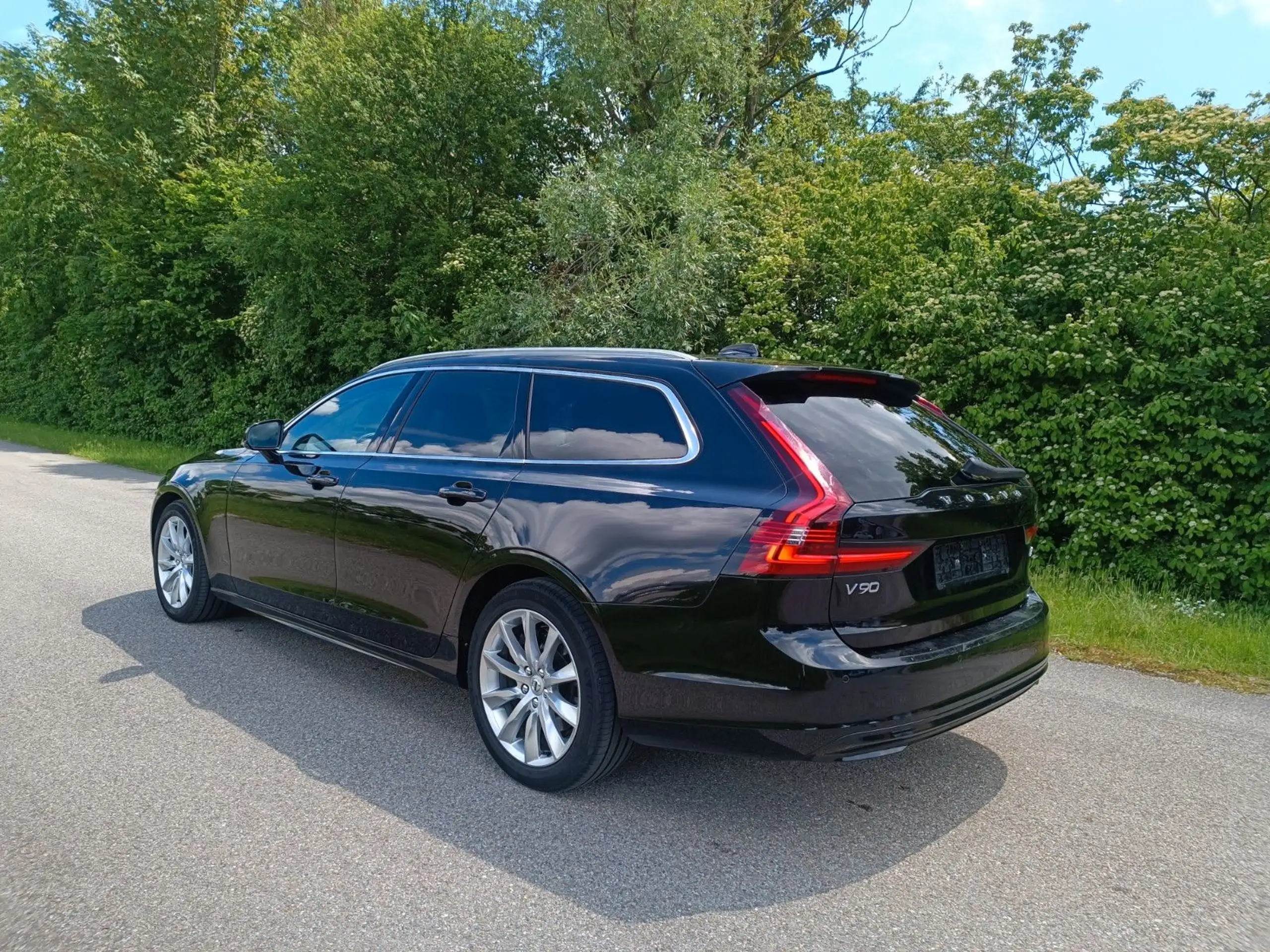 Volvo - V90