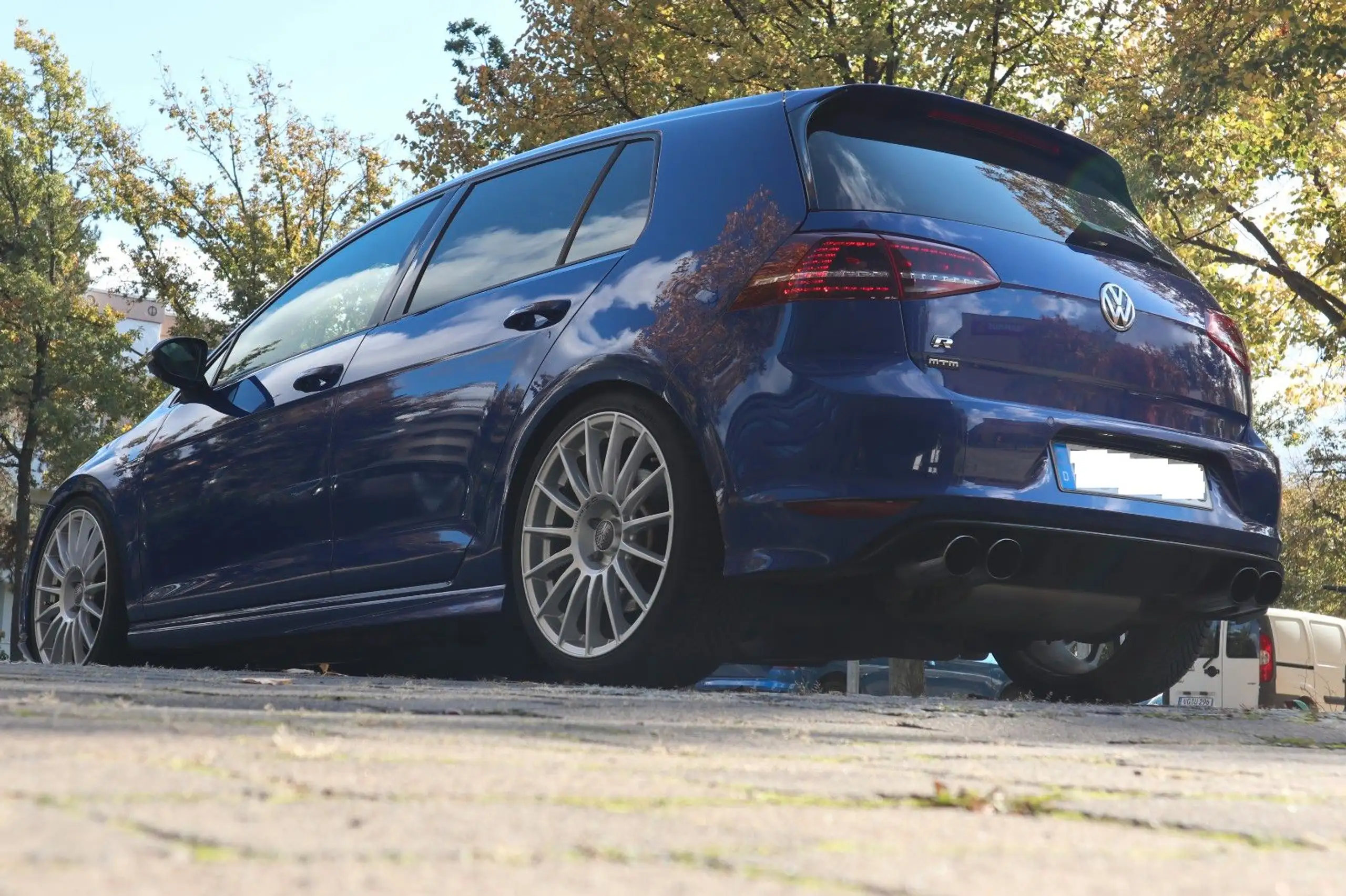 Volkswagen - Golf