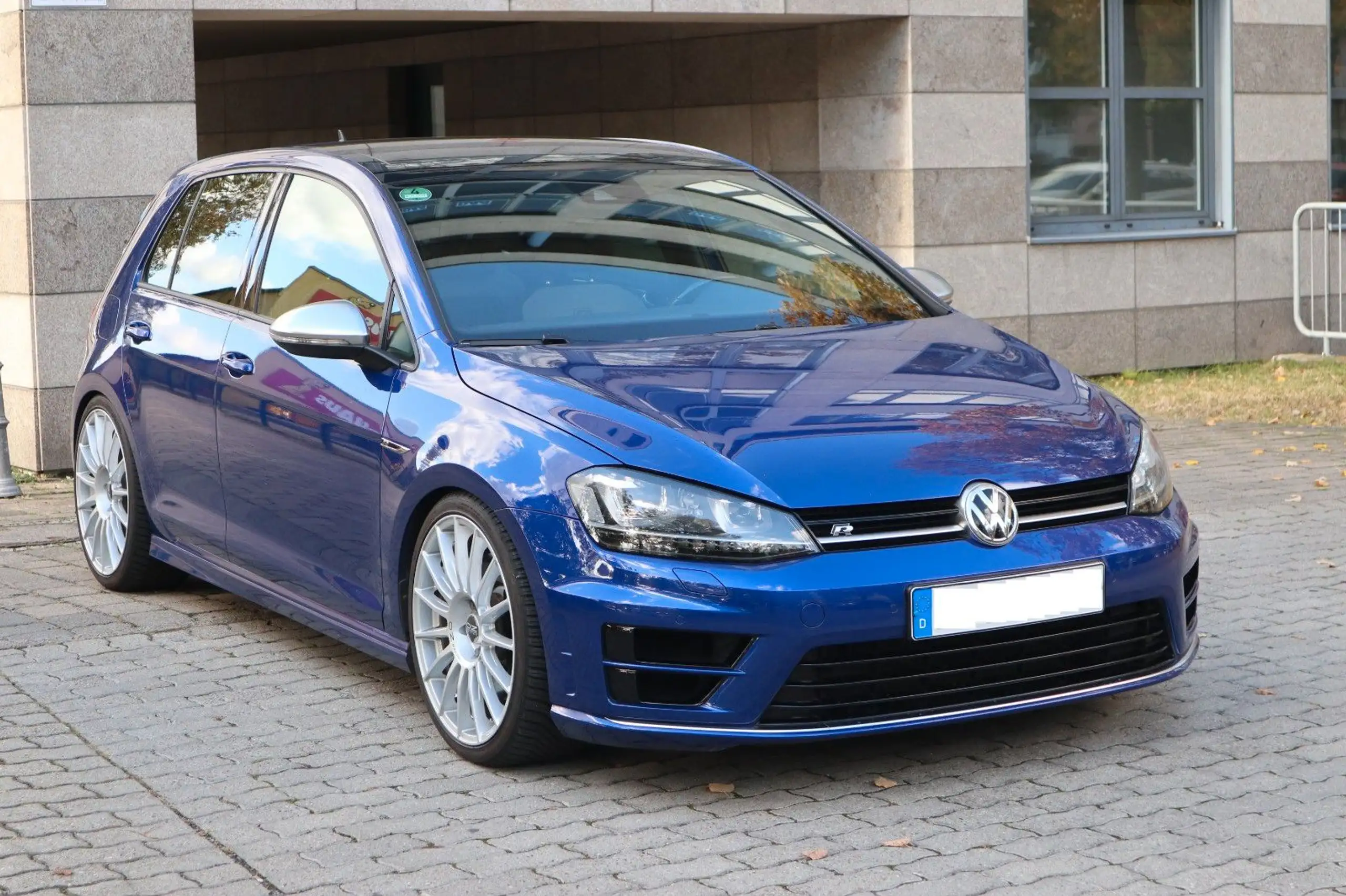 Volkswagen - Golf