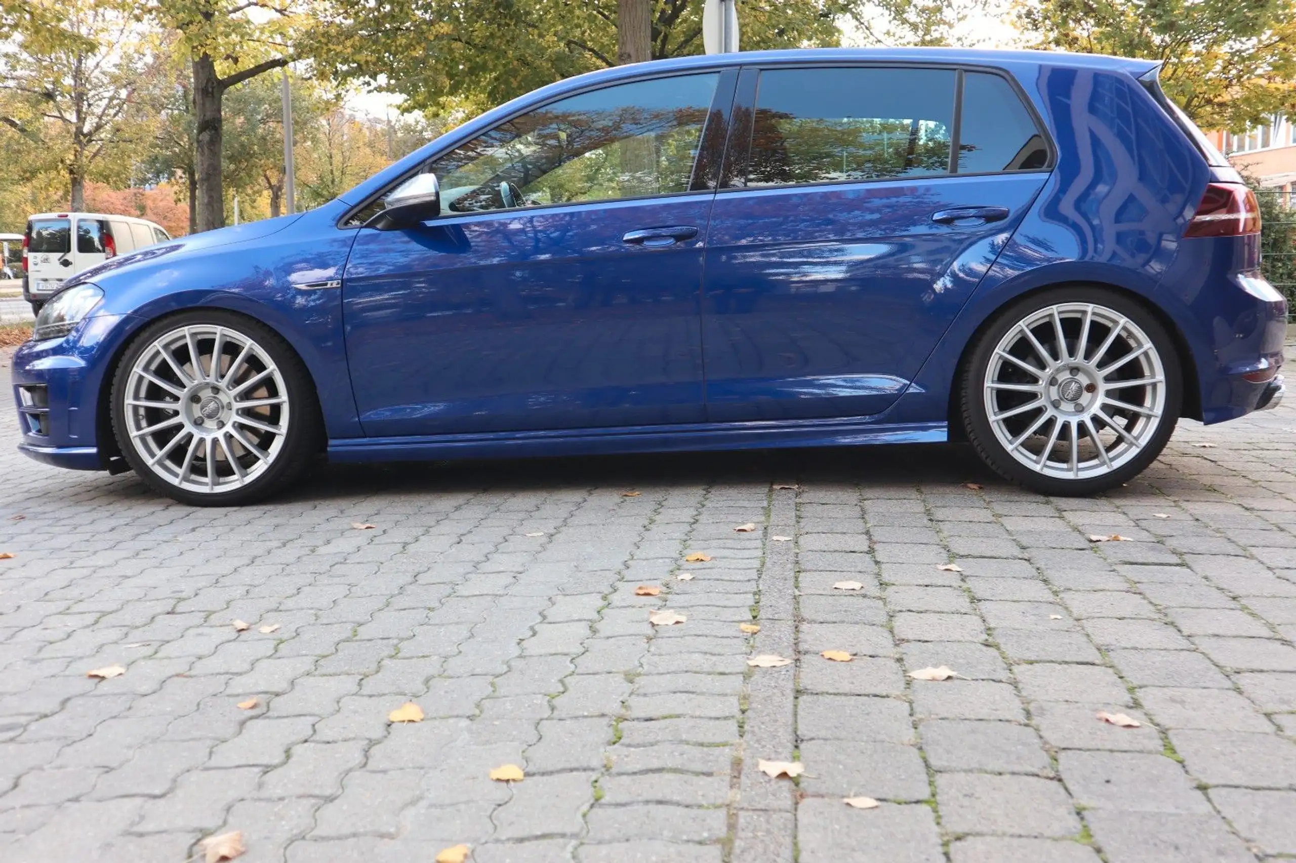 Volkswagen - Golf