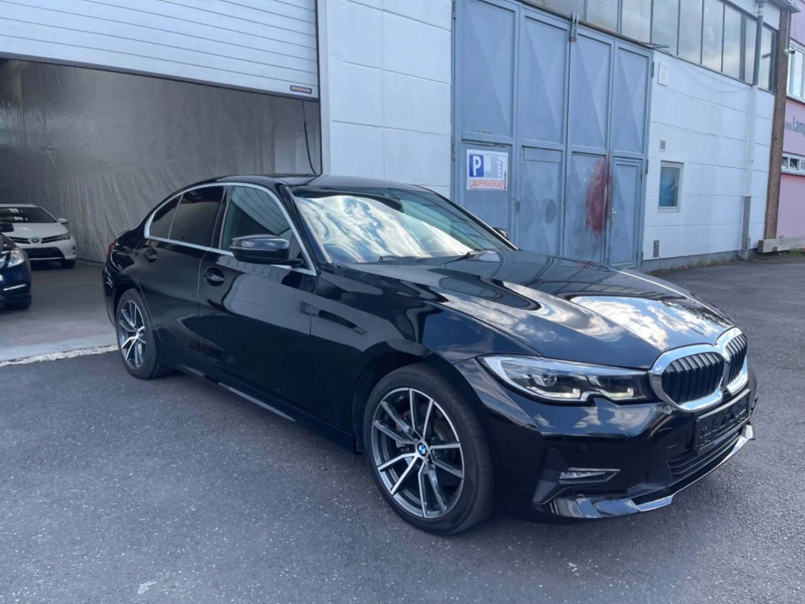 BMW 330 2019