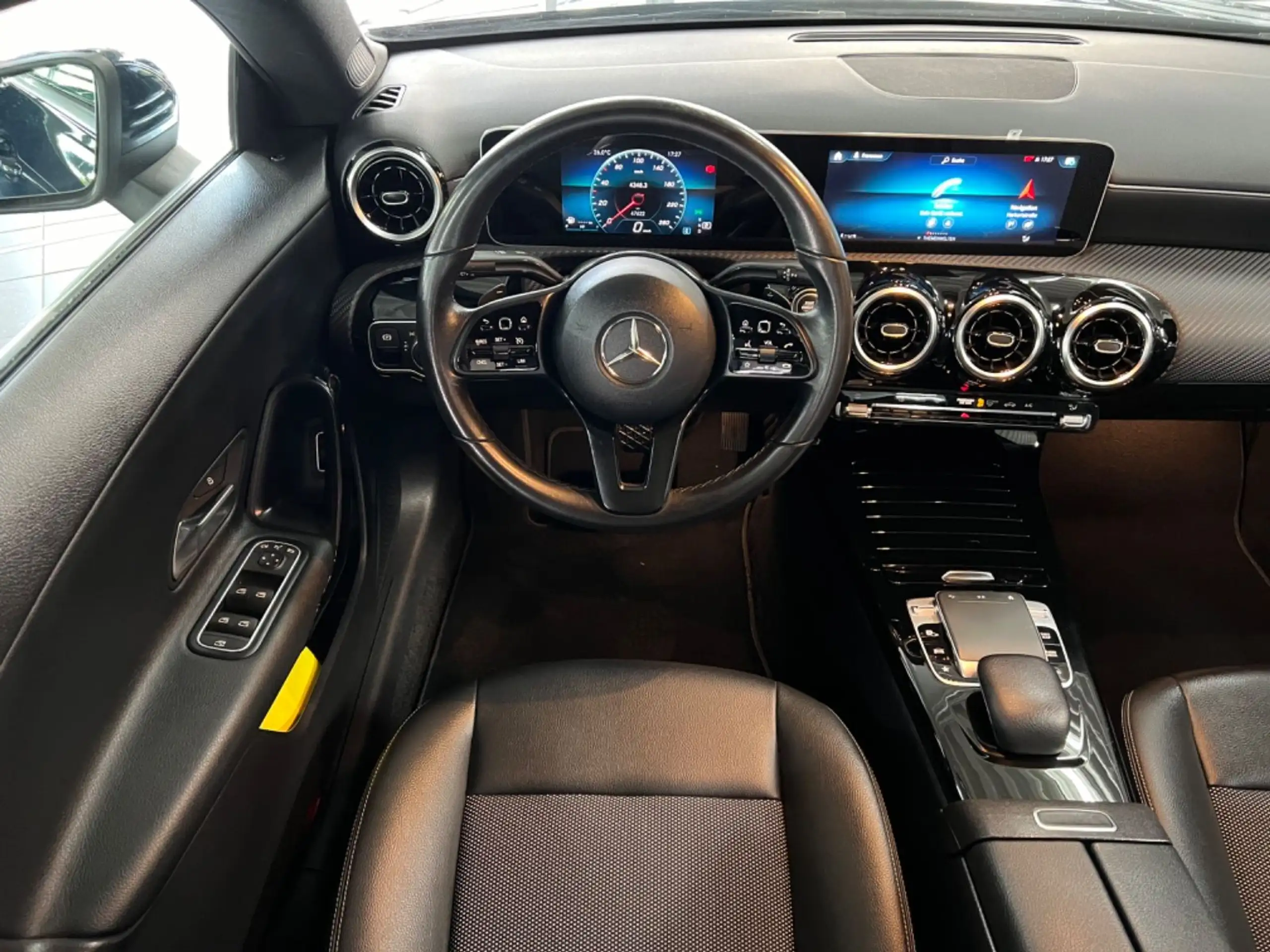 Mercedes-Benz - CLA 180