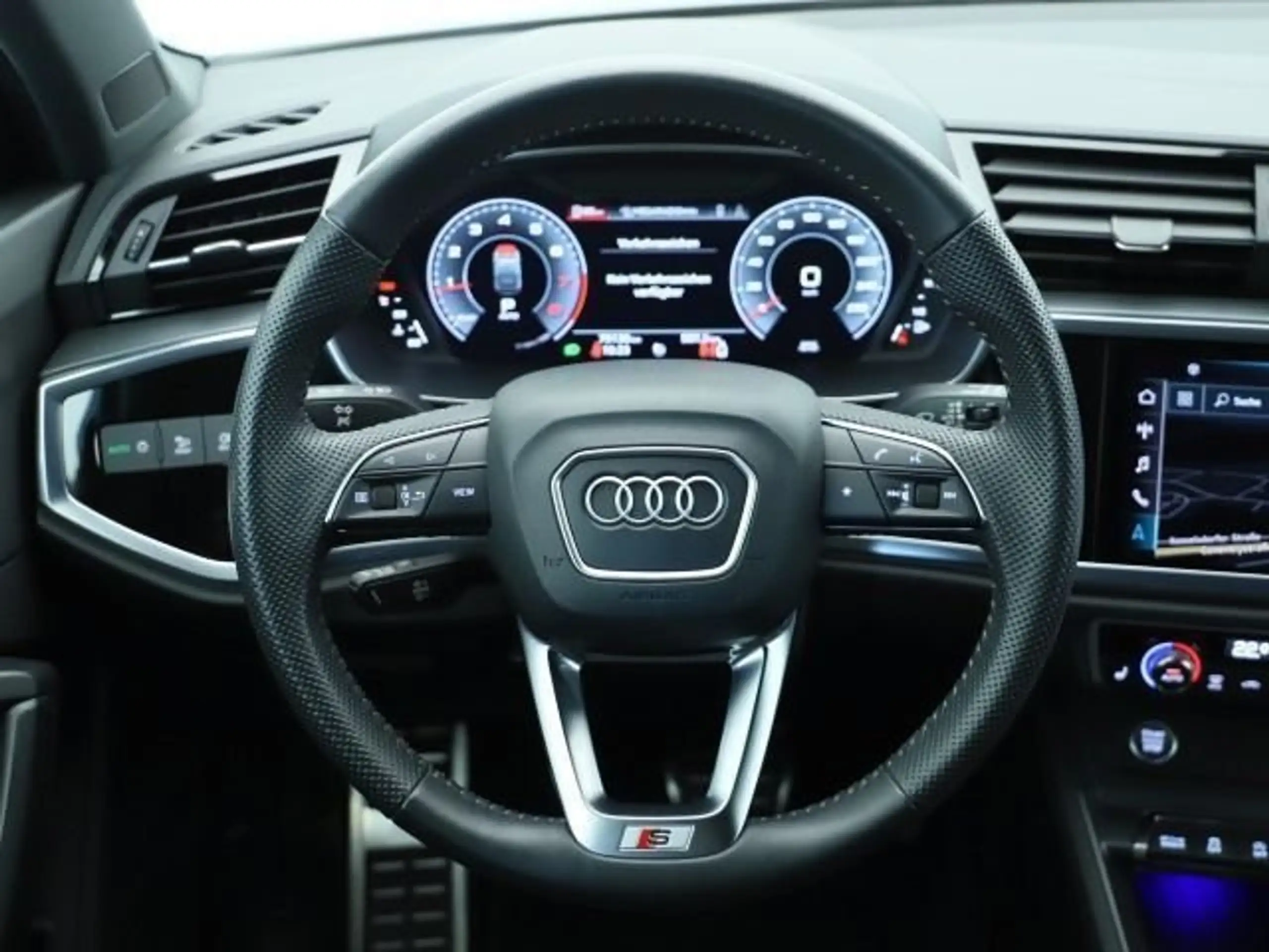 Audi - Q3