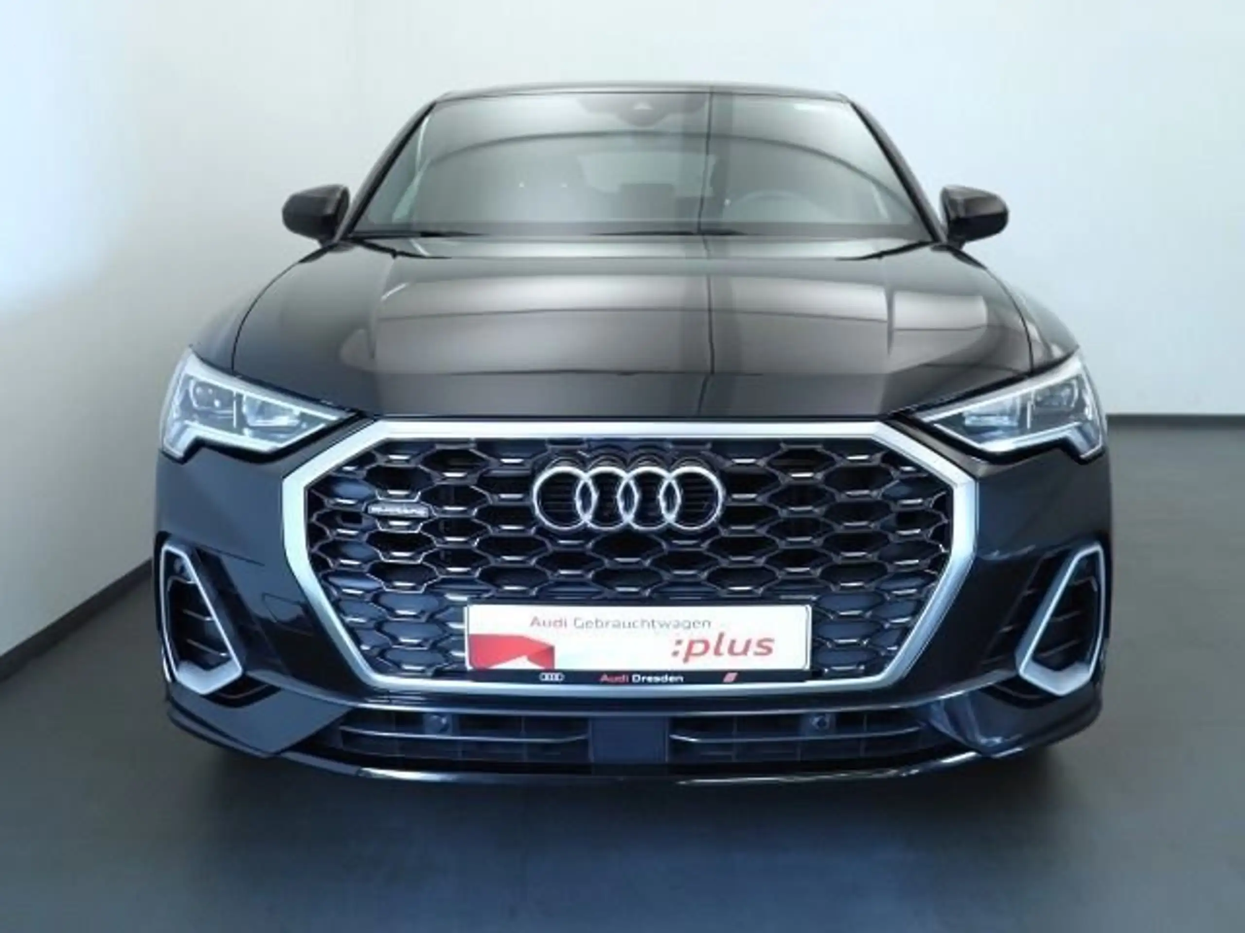 Audi - Q3