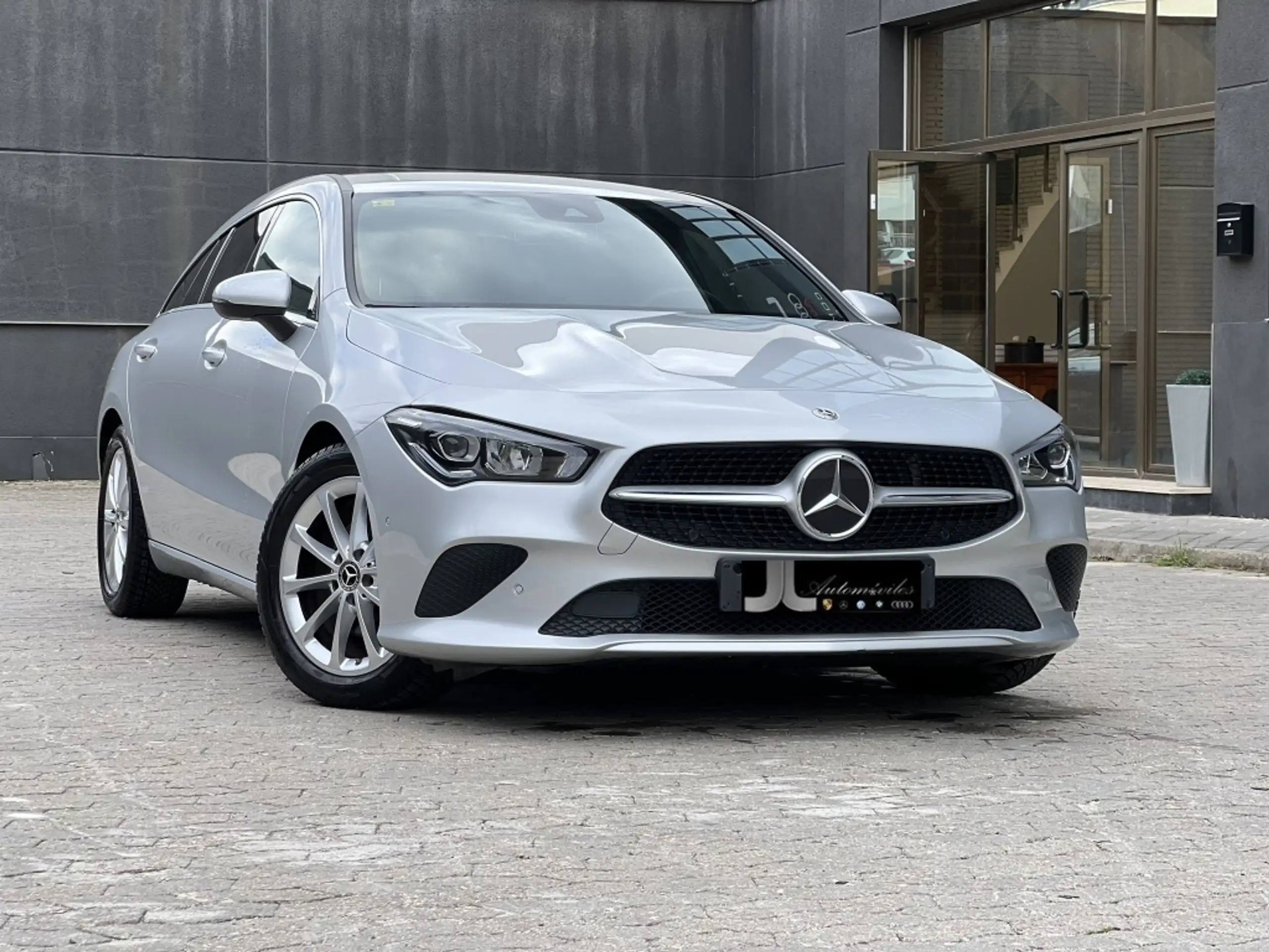 Mercedes-Benz - CLA 180