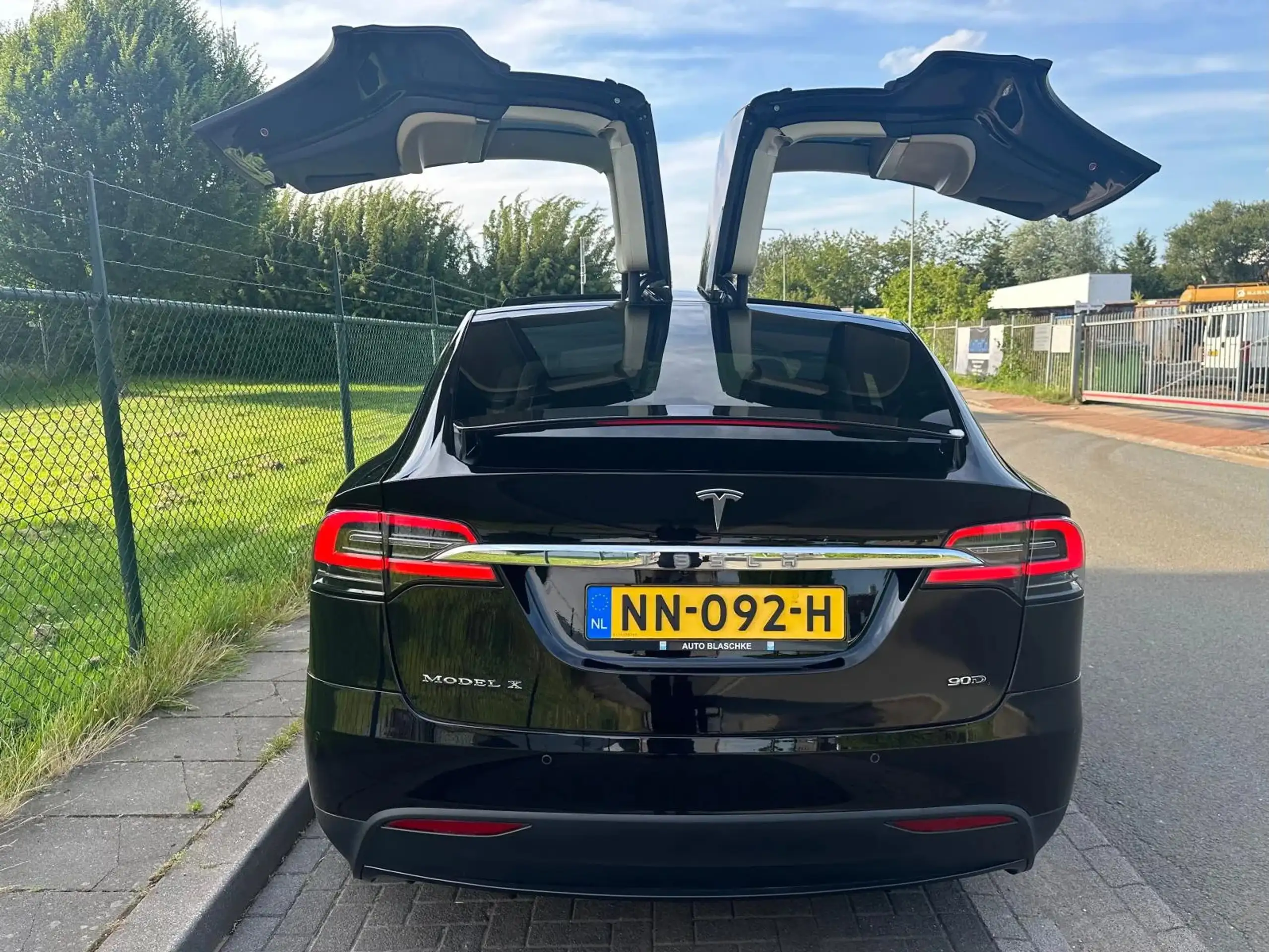 Tesla - Model X